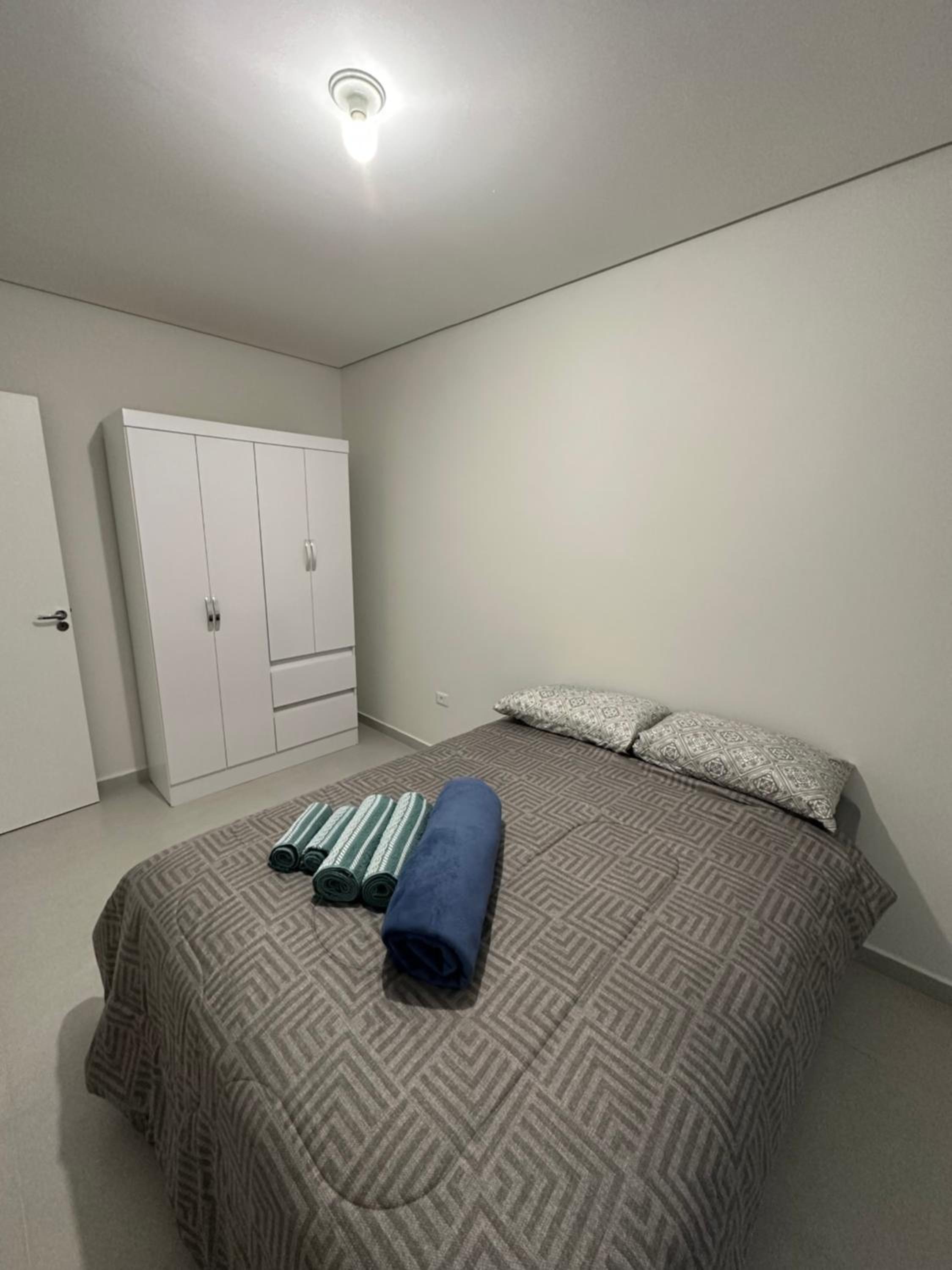 Apartamento dois quartos com garagem no centro de Curitiba