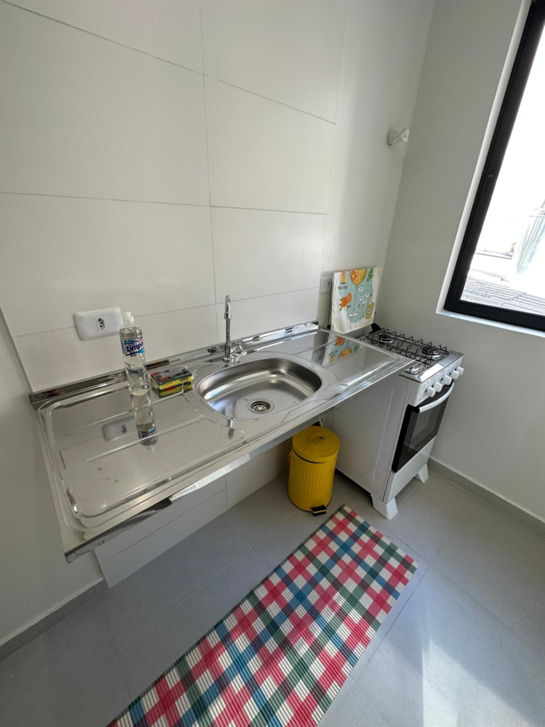 Apartamento dois quartos com garagem no centro de Curitiba