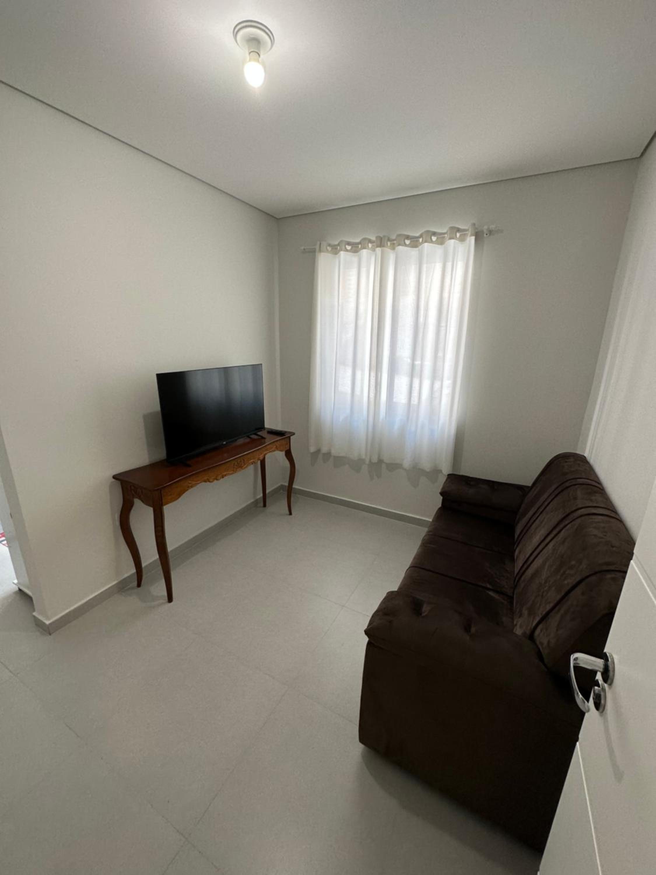 Apartamento dois quartos com garagem no centro de Curitiba