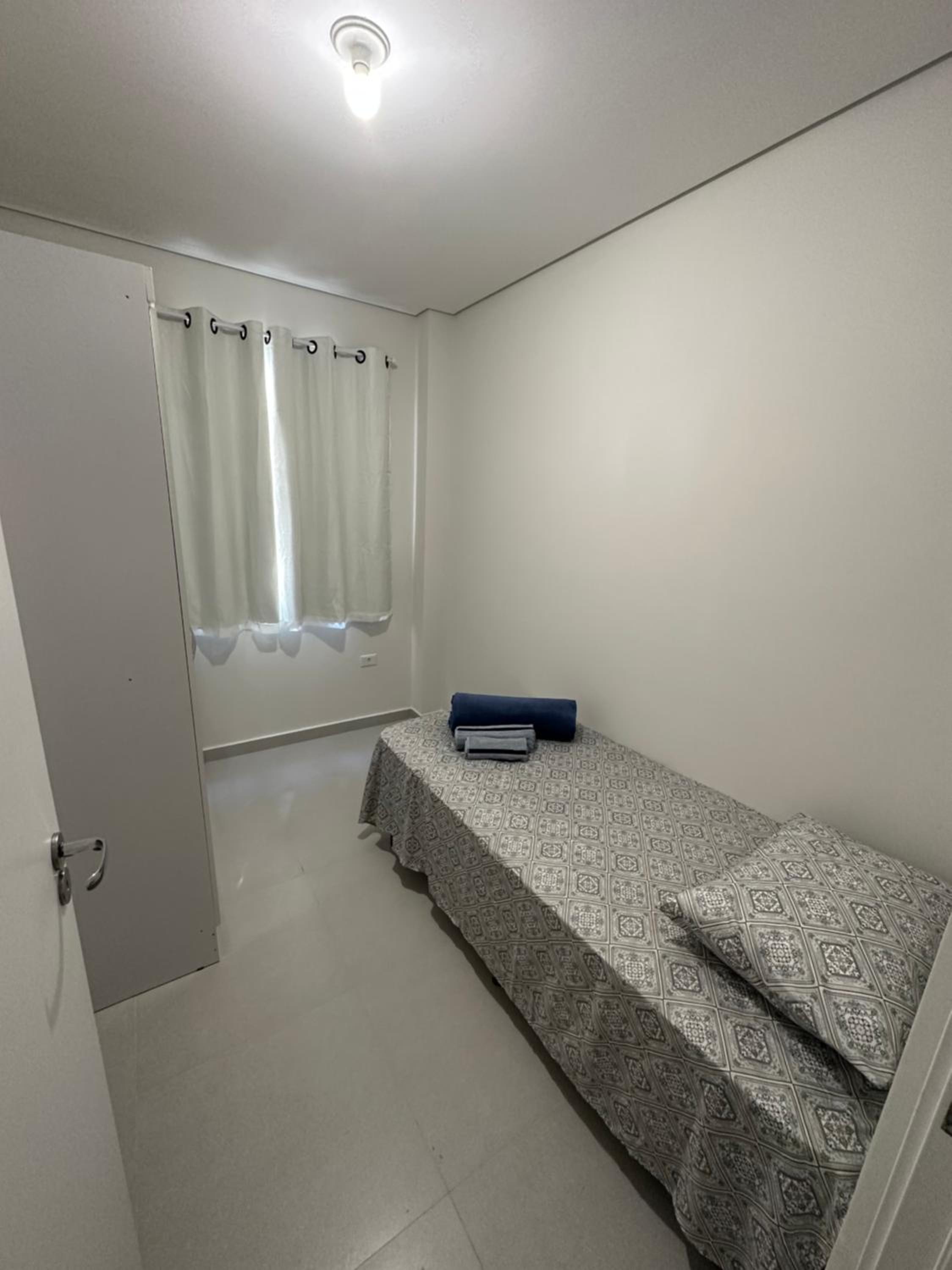 Apartamento dois quartos com garagem no centro de Curitiba