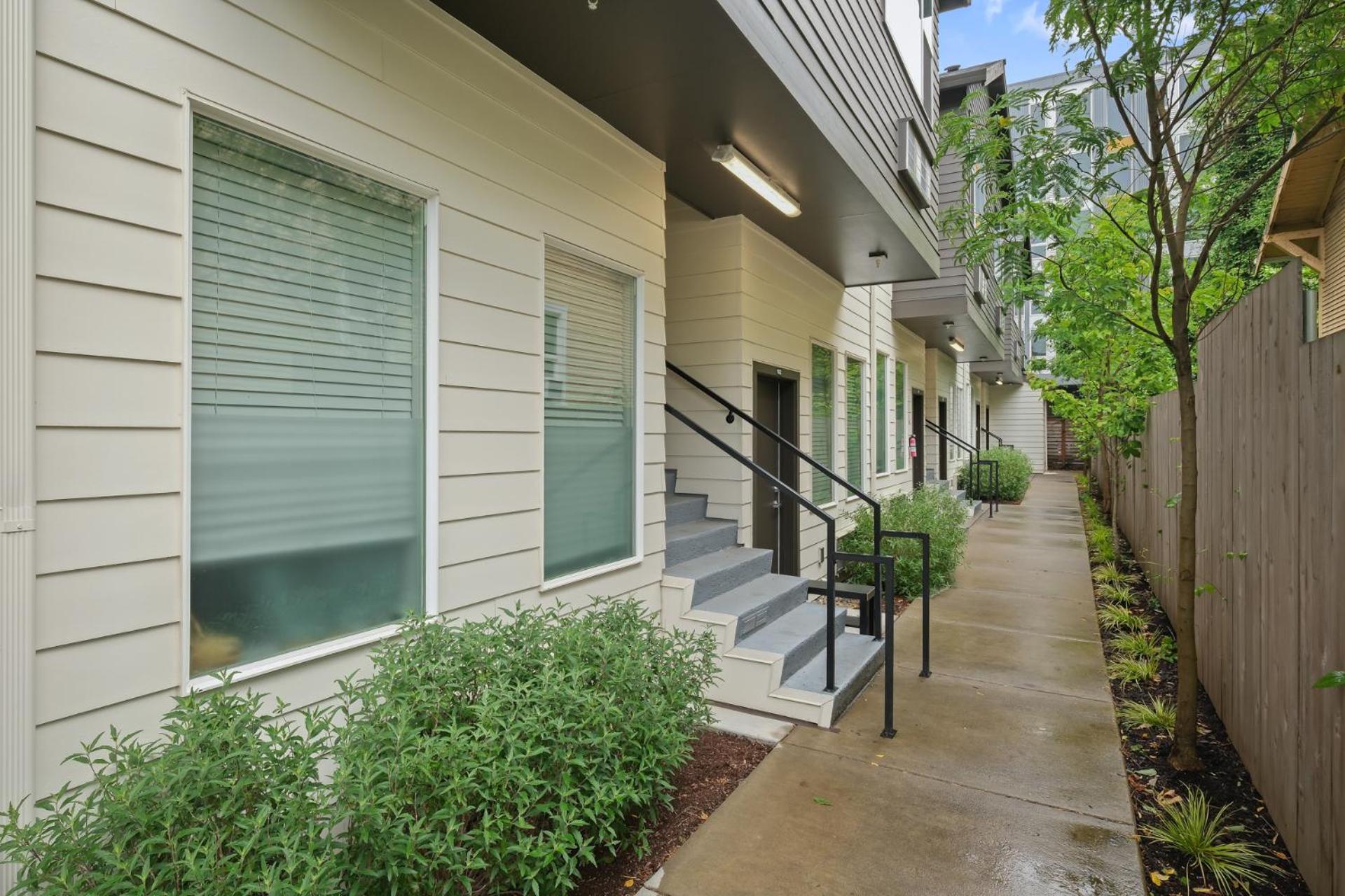 Bright & Cozy Walkable Alberta Condo, Fast WiFi, & Quite view 2