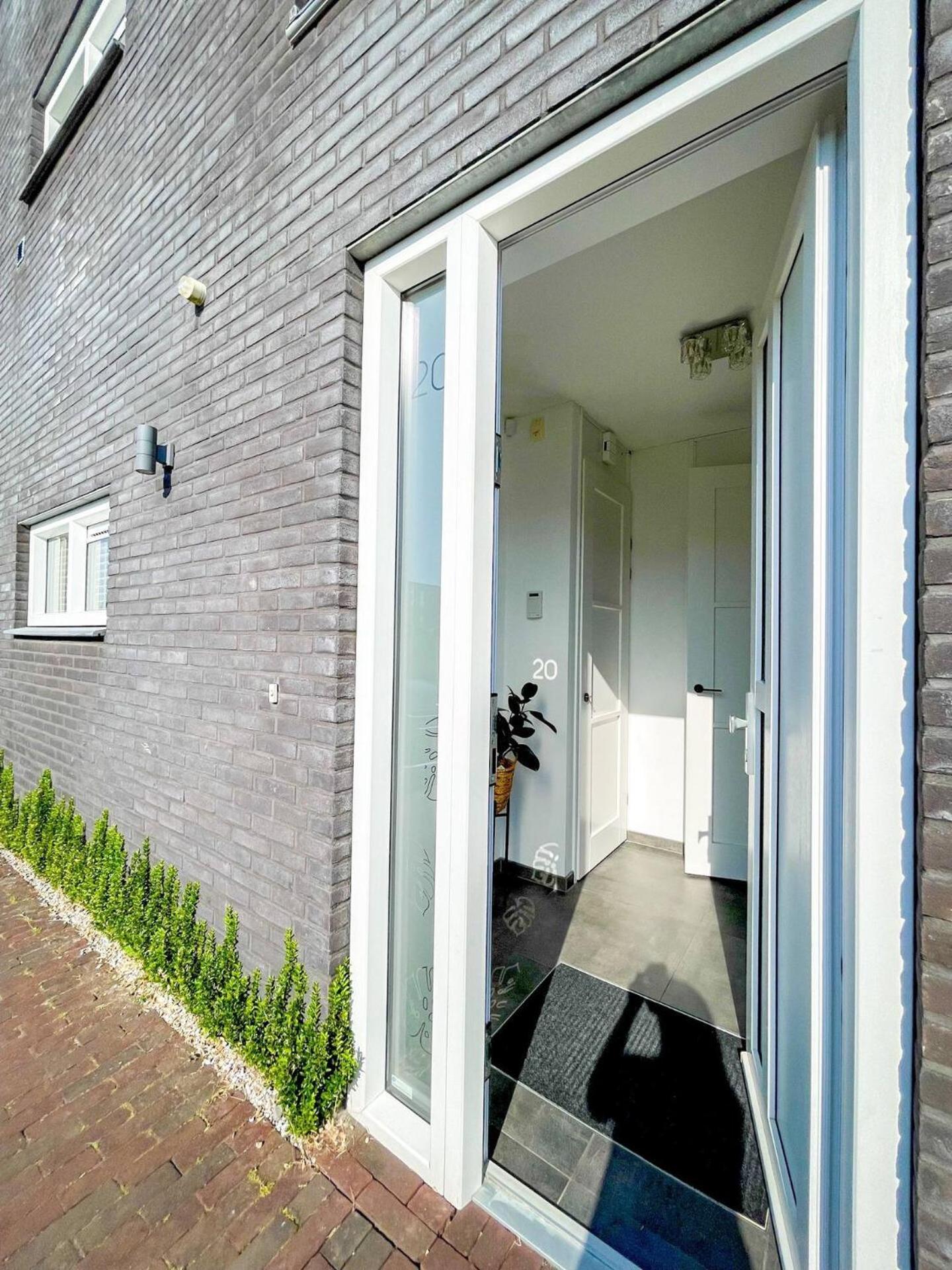 Modern & Convenient Studio