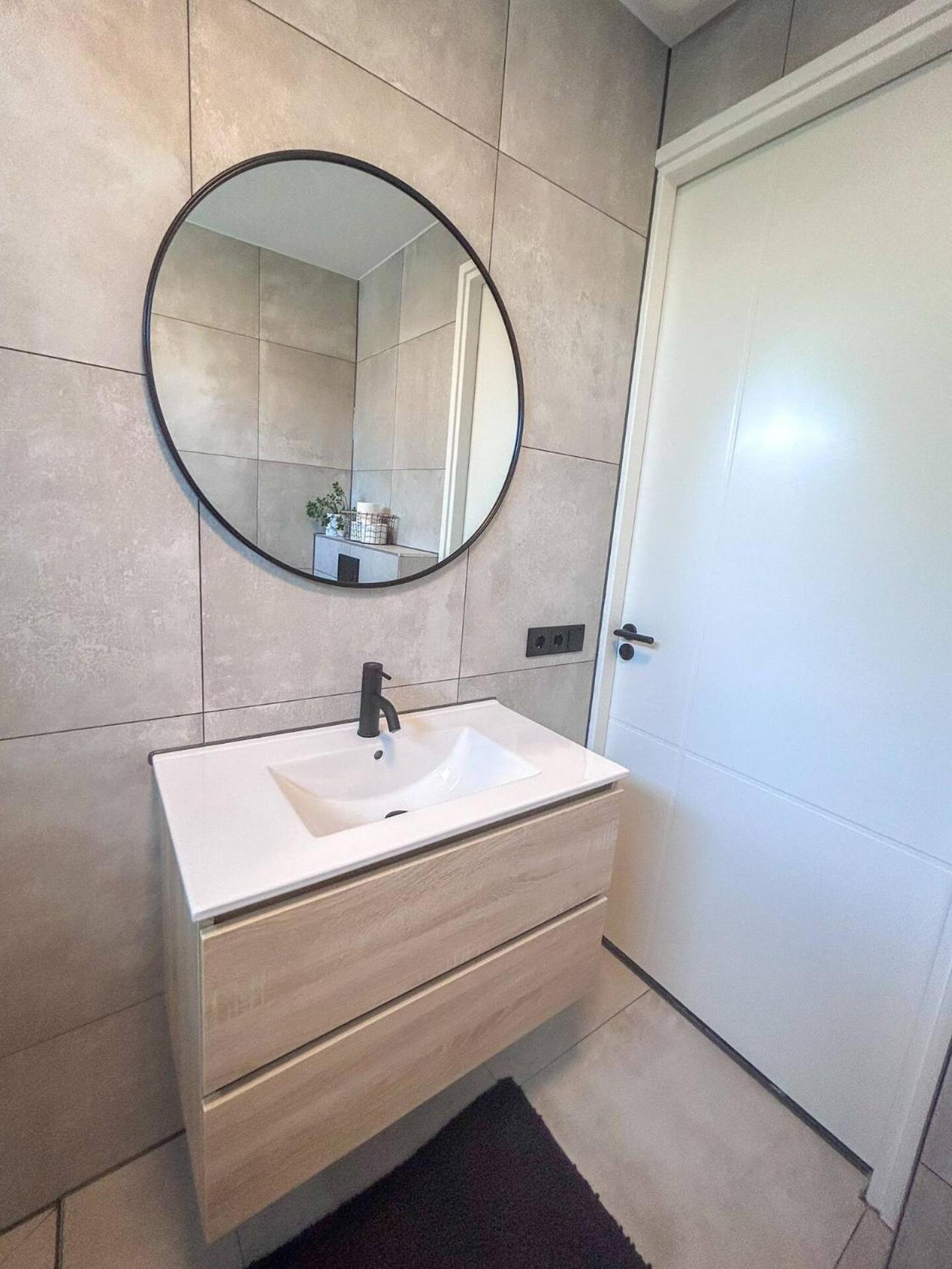 Modern & Convenient Studio