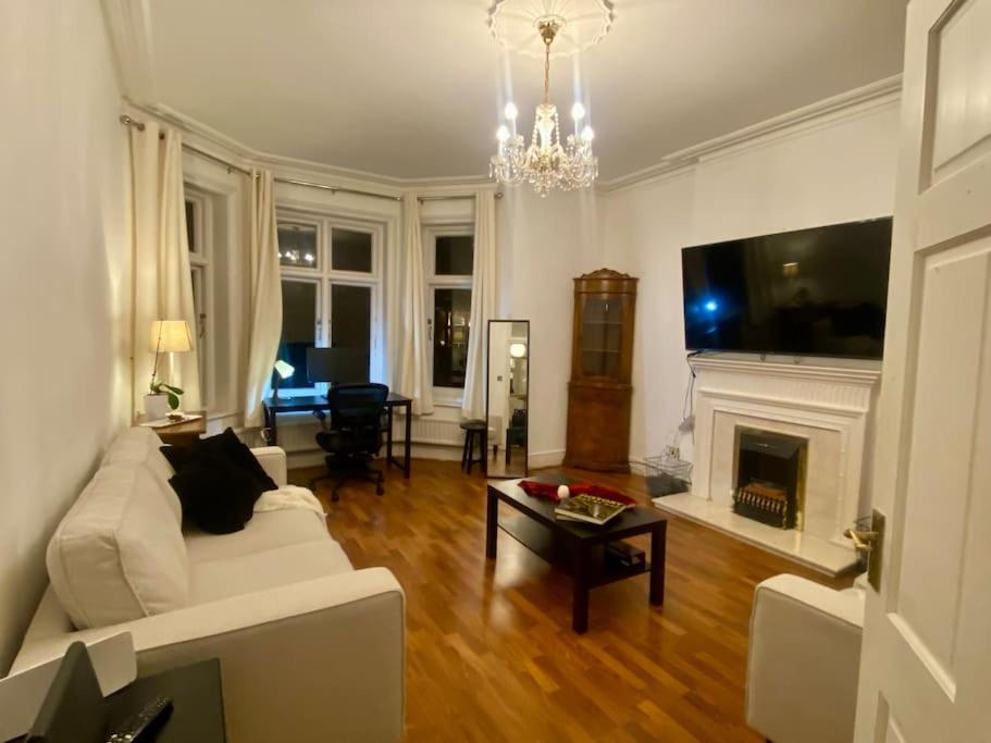 3 bedroom Lauderdale Mansions