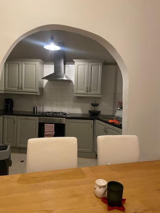 3 bedroom Lauderdale Mansions