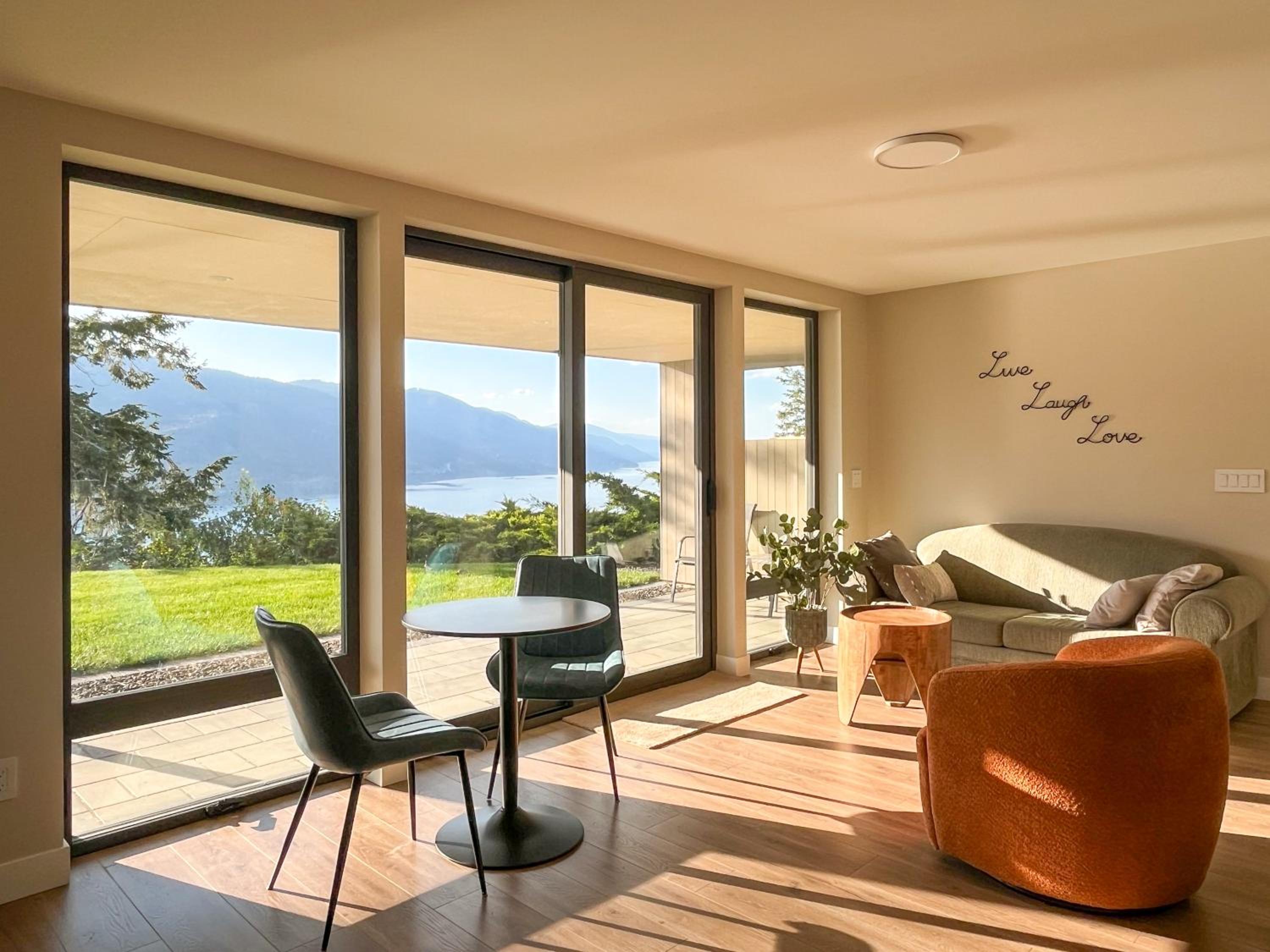 Kelowfornia Lakeview Retreat