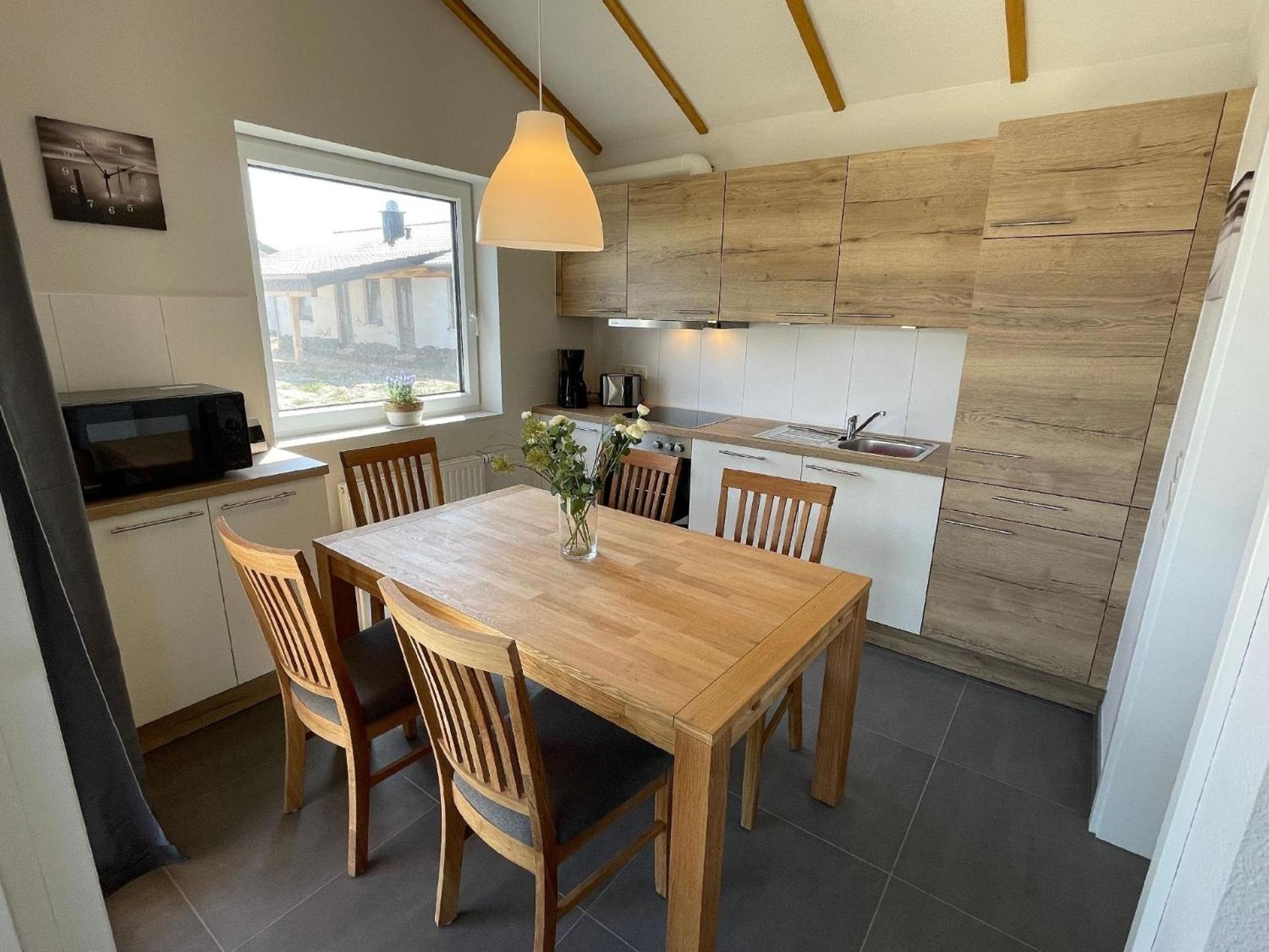 Ferienhaus mit Garten, Strandkorb und Grillkamin