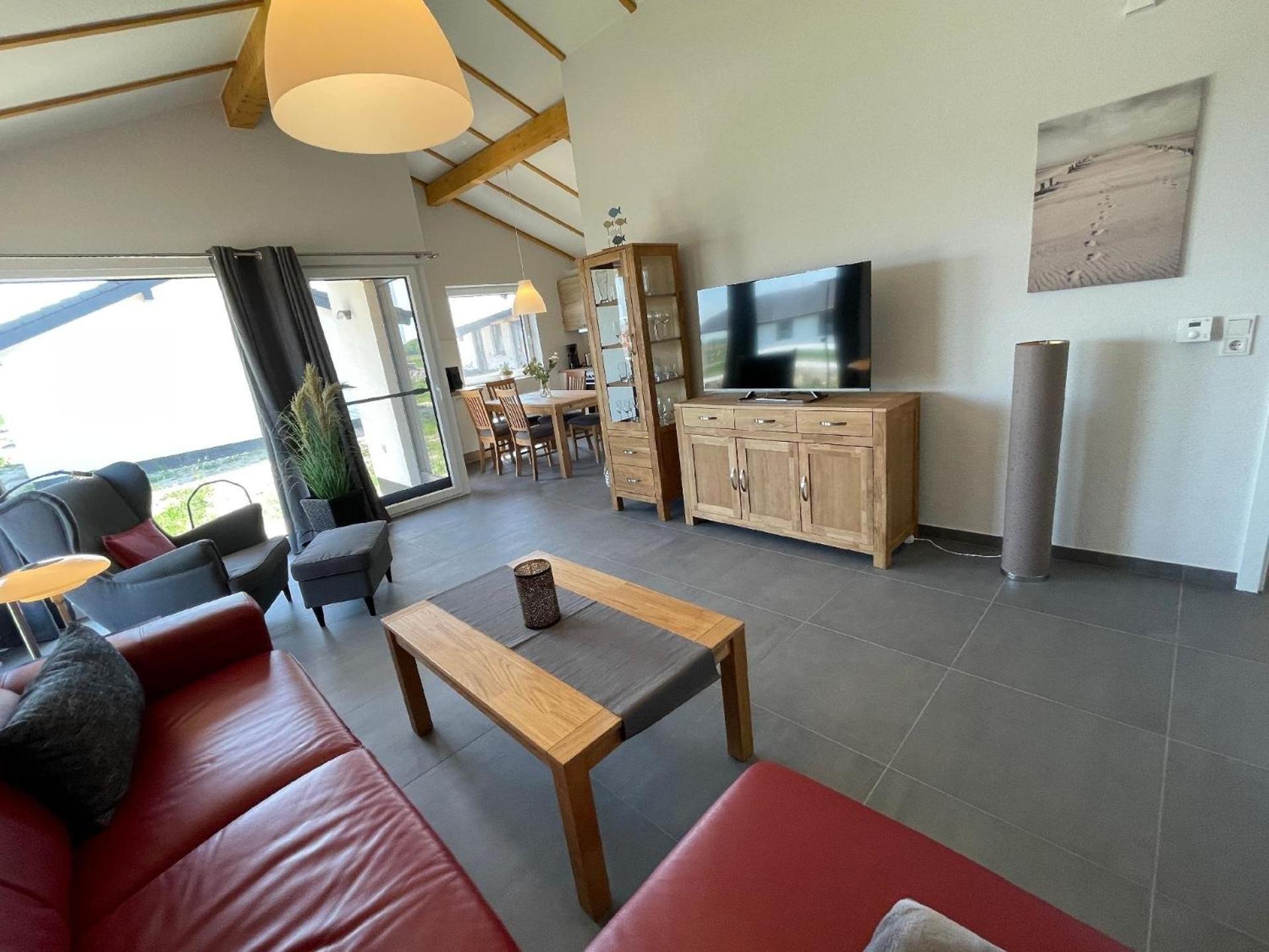 Ferienhaus mit Garten, Strandkorb und Grillkamin