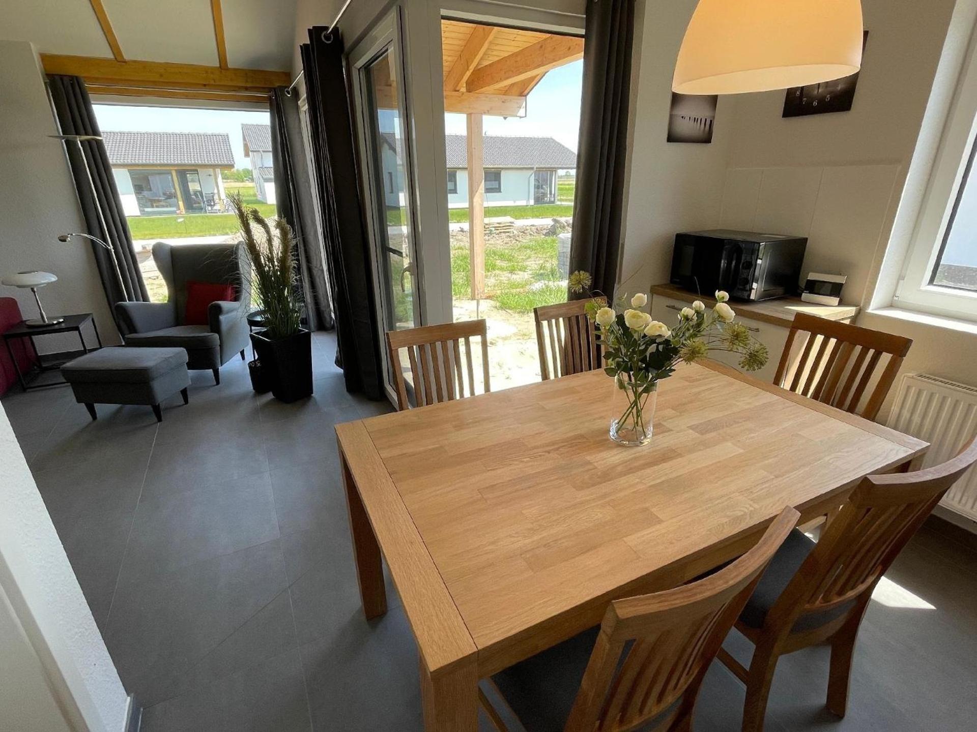 Ferienhaus mit Garten, Strandkorb und Grillkamin