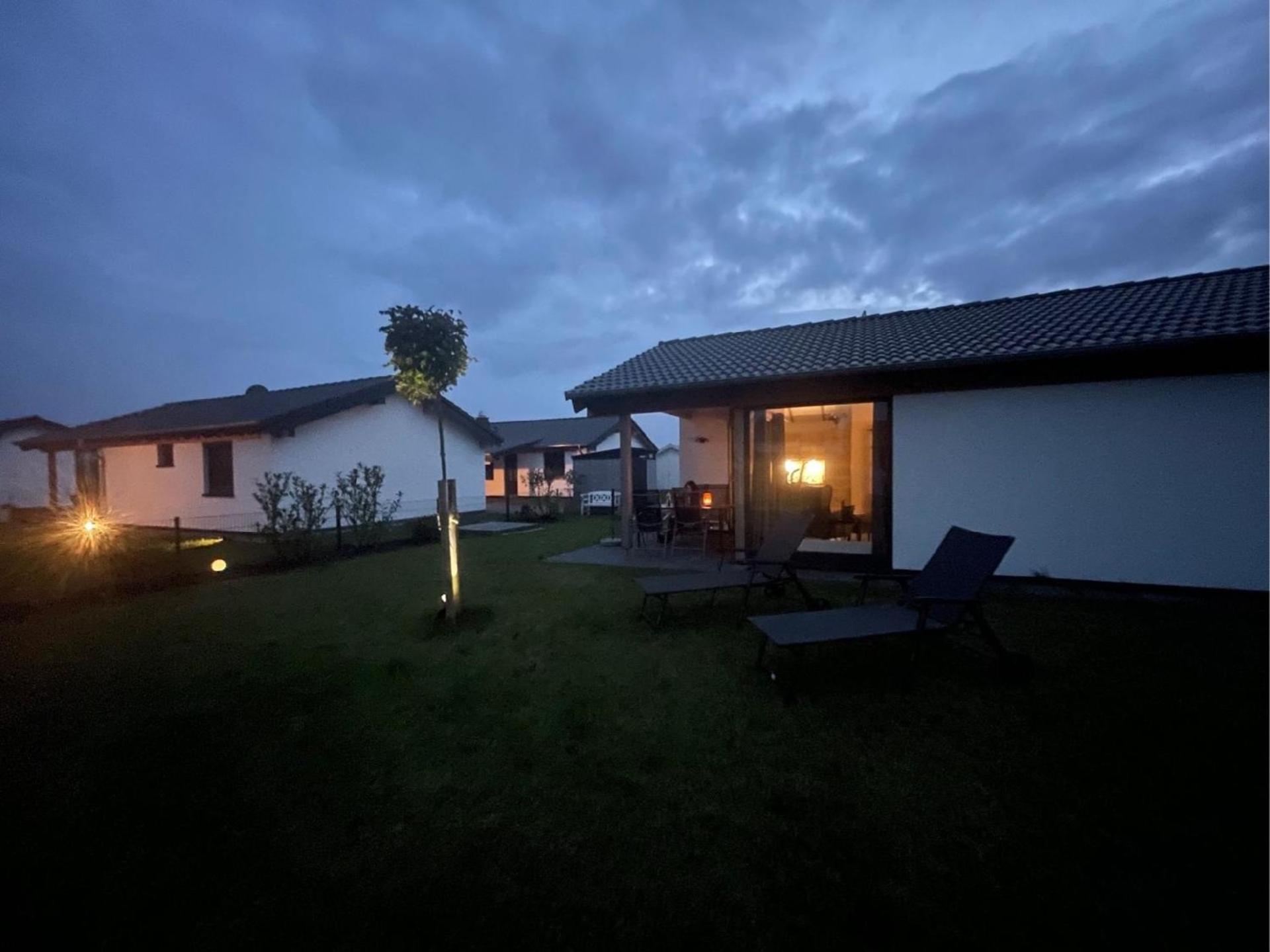 Ferienhaus mit Garten, Strandkorb und Grillkamin