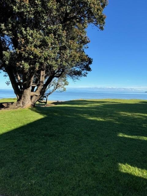 Luxurious Kiwiana Raumati Beachfront Home