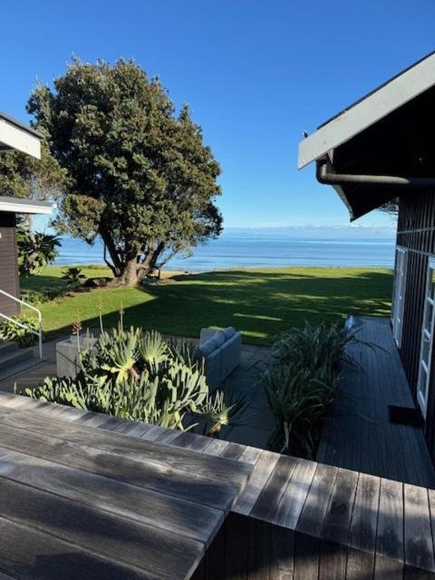 Luxurious Kiwiana Raumati Beachfront Home