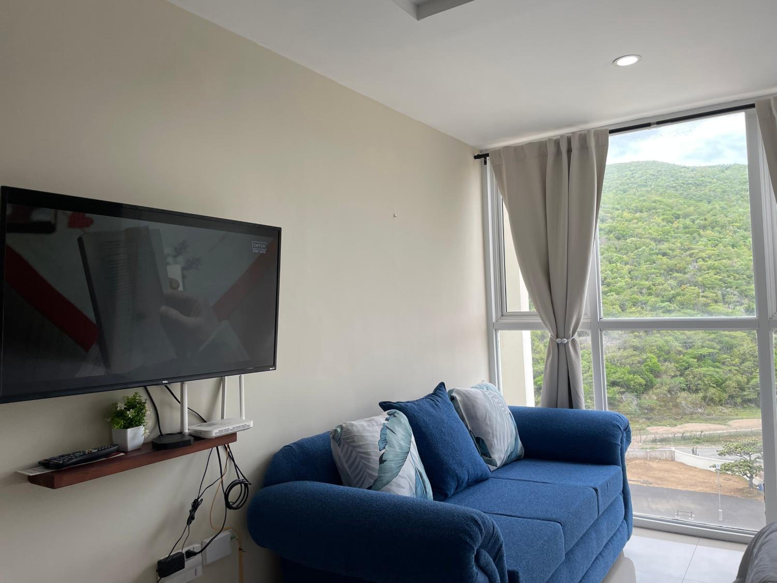 Sunshine Beachfront Studio with a Pool view 4