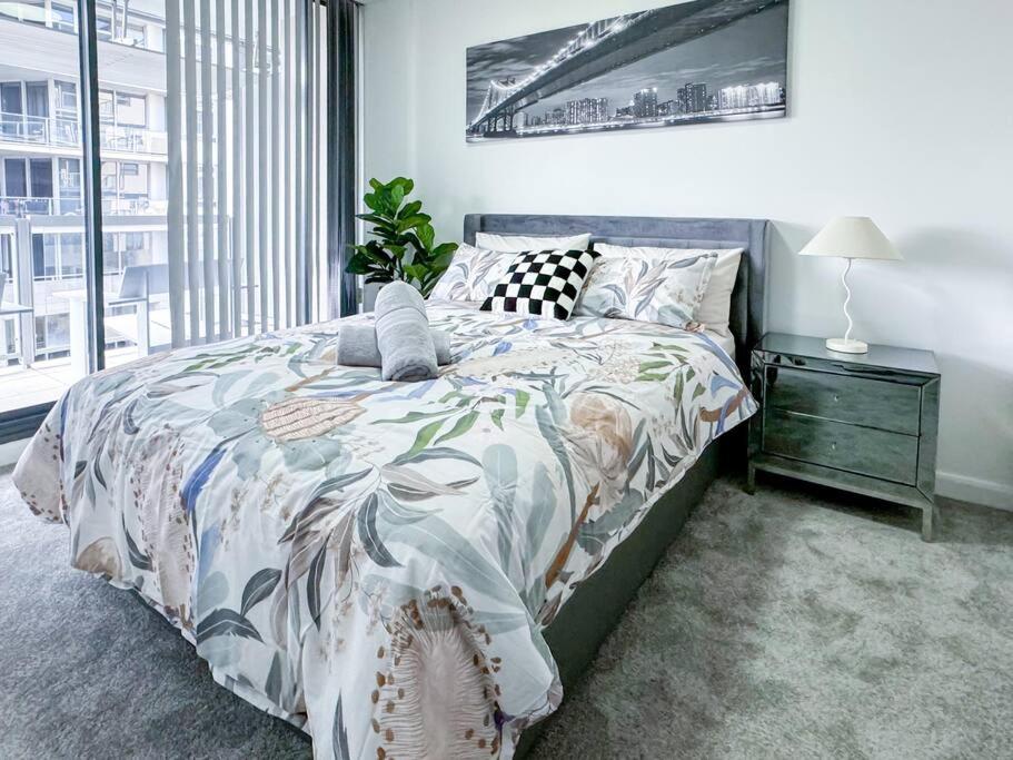 Chic Modern Oasis - Steps from Darling Harbour