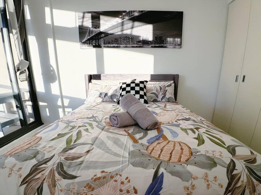 Chic Modern Oasis - Steps from Darling Harbour