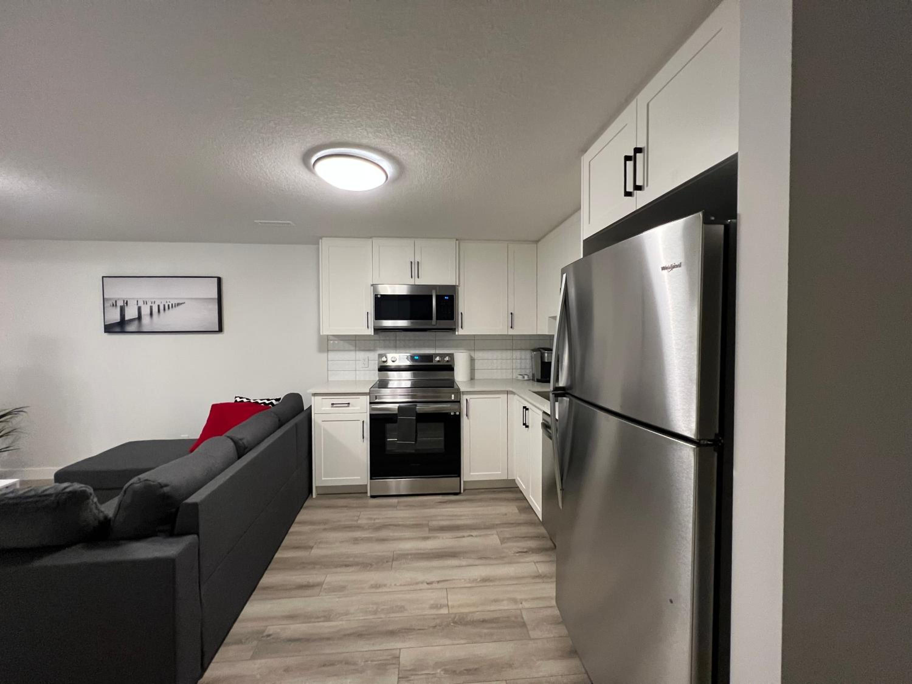 Cozy New Suite in NW Calgary