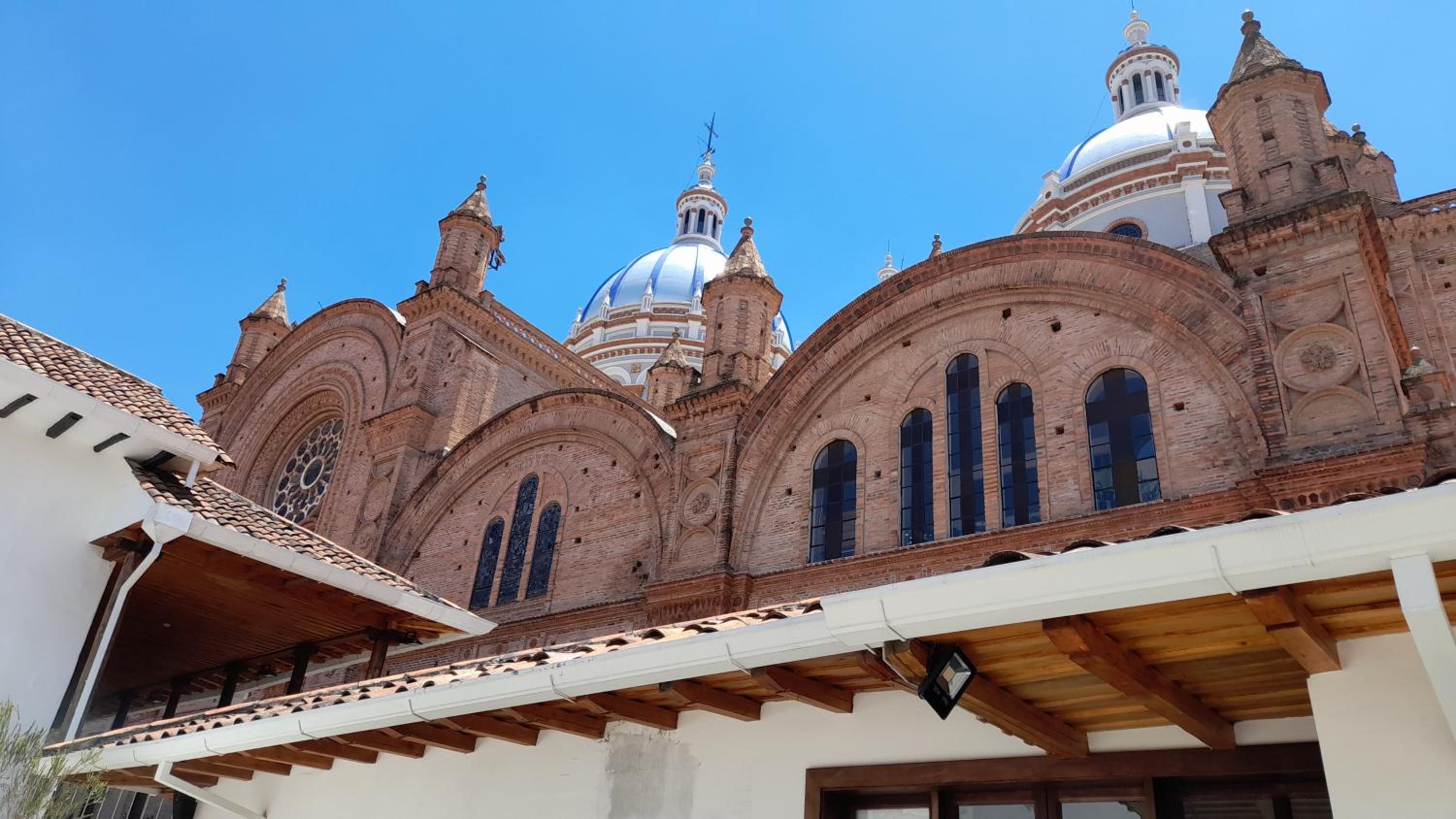 Elegante Suite Privada en Cuenca - Parqueo Incluido