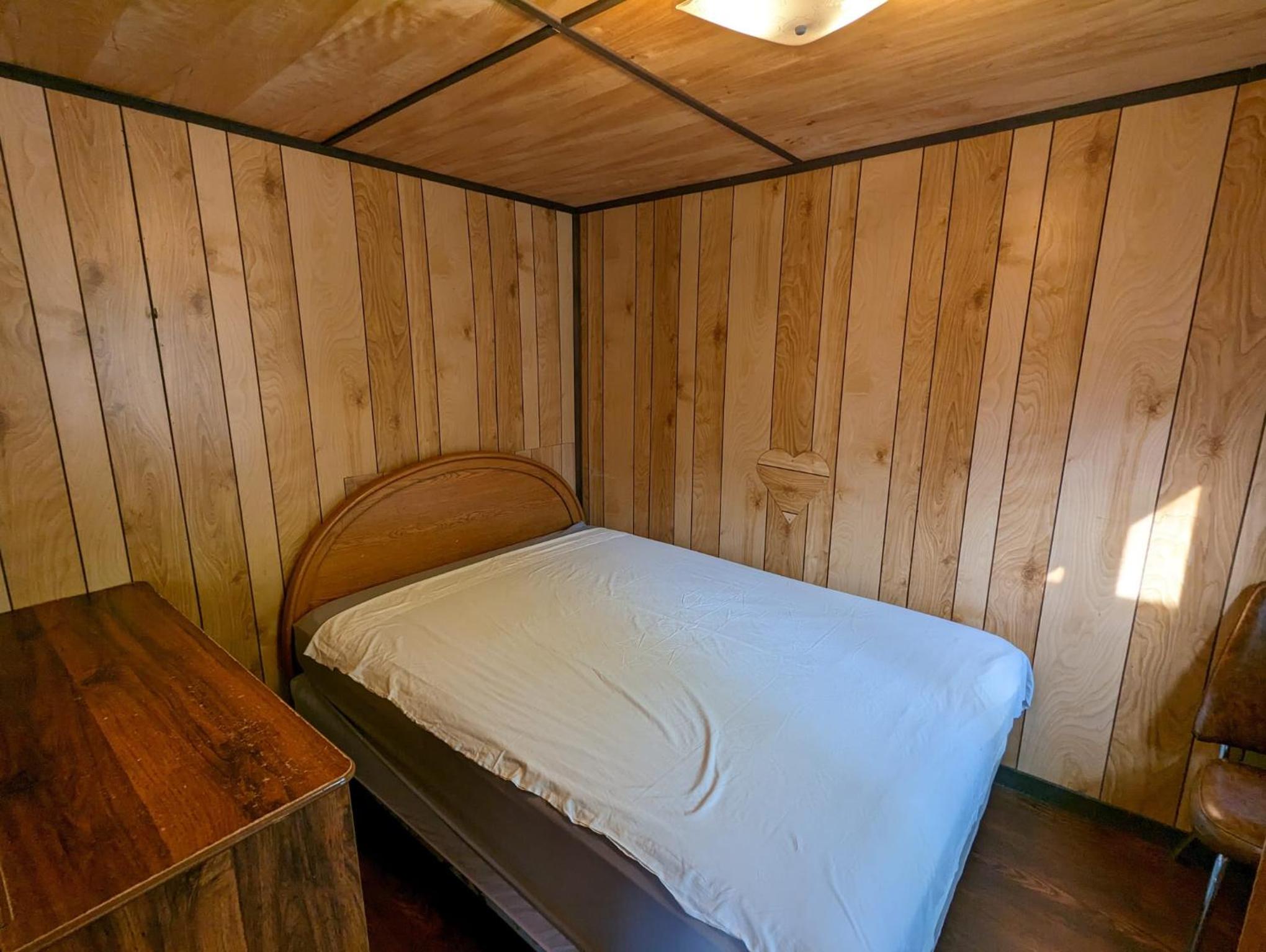 Tiny Wood Cottage 09