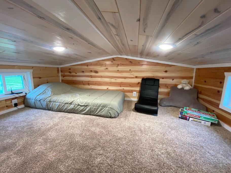 Tiny Cabin Country Escape - Pets Stay Free! view 2