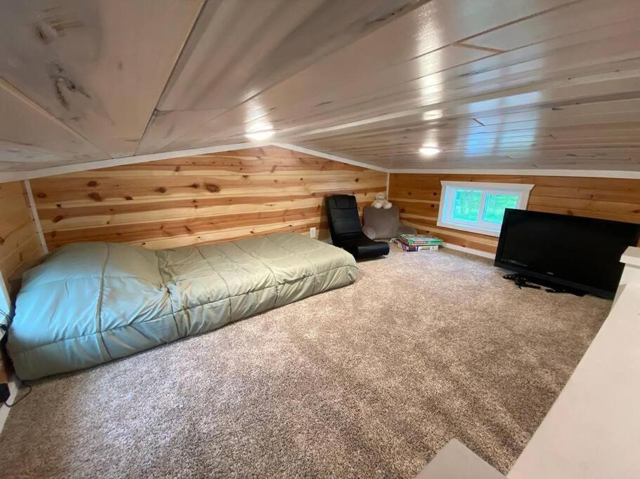 Tiny Cabin Country Escape - Pets Stay Free! view 5