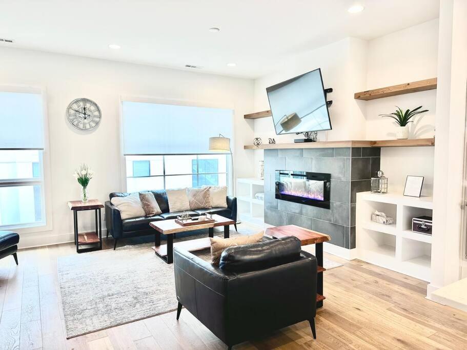 LUXURIOUS MORDEN LOFT Huge Rooftop & Skyline Views view 2