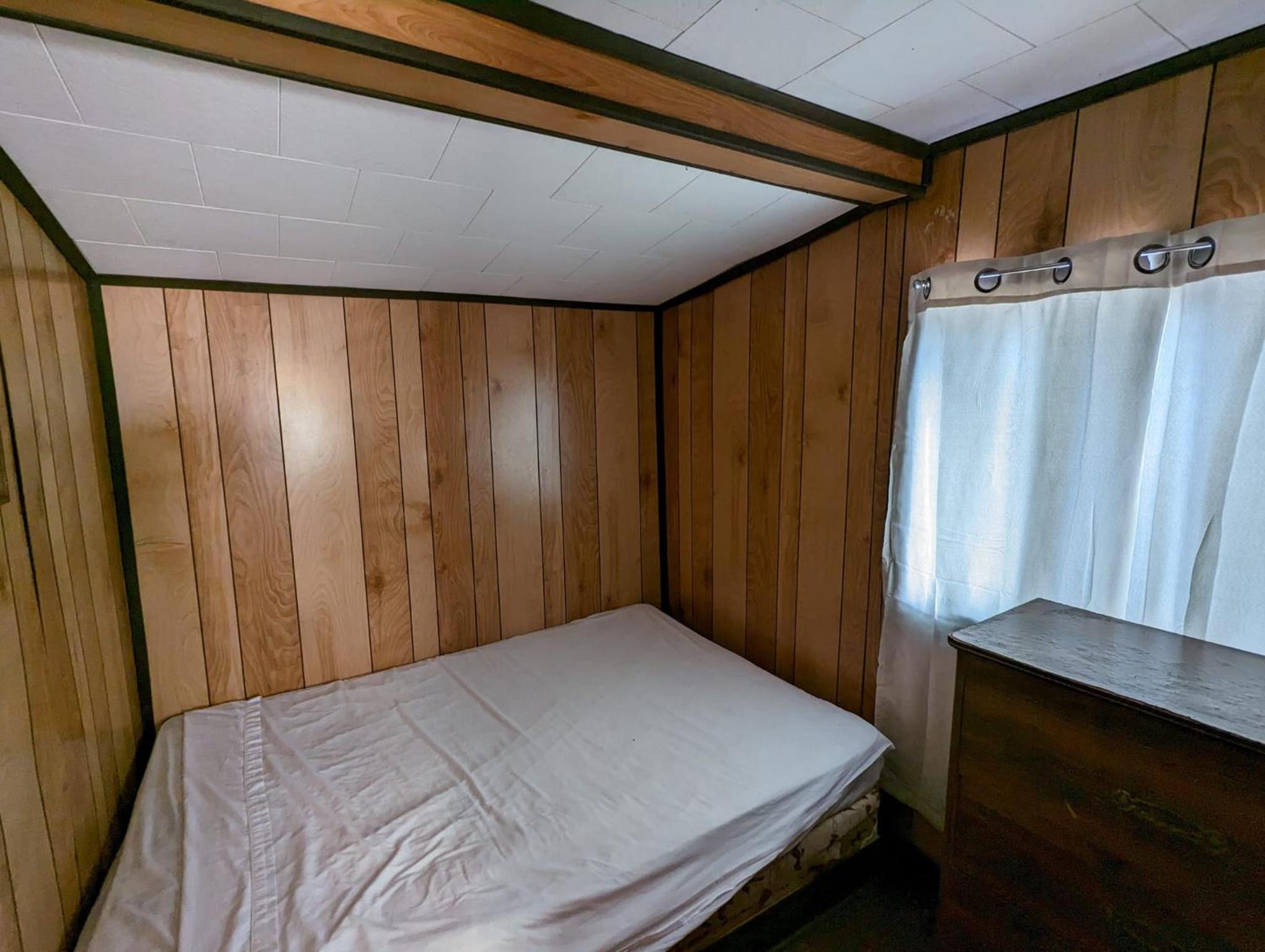 Tiny Wood Cottage 15