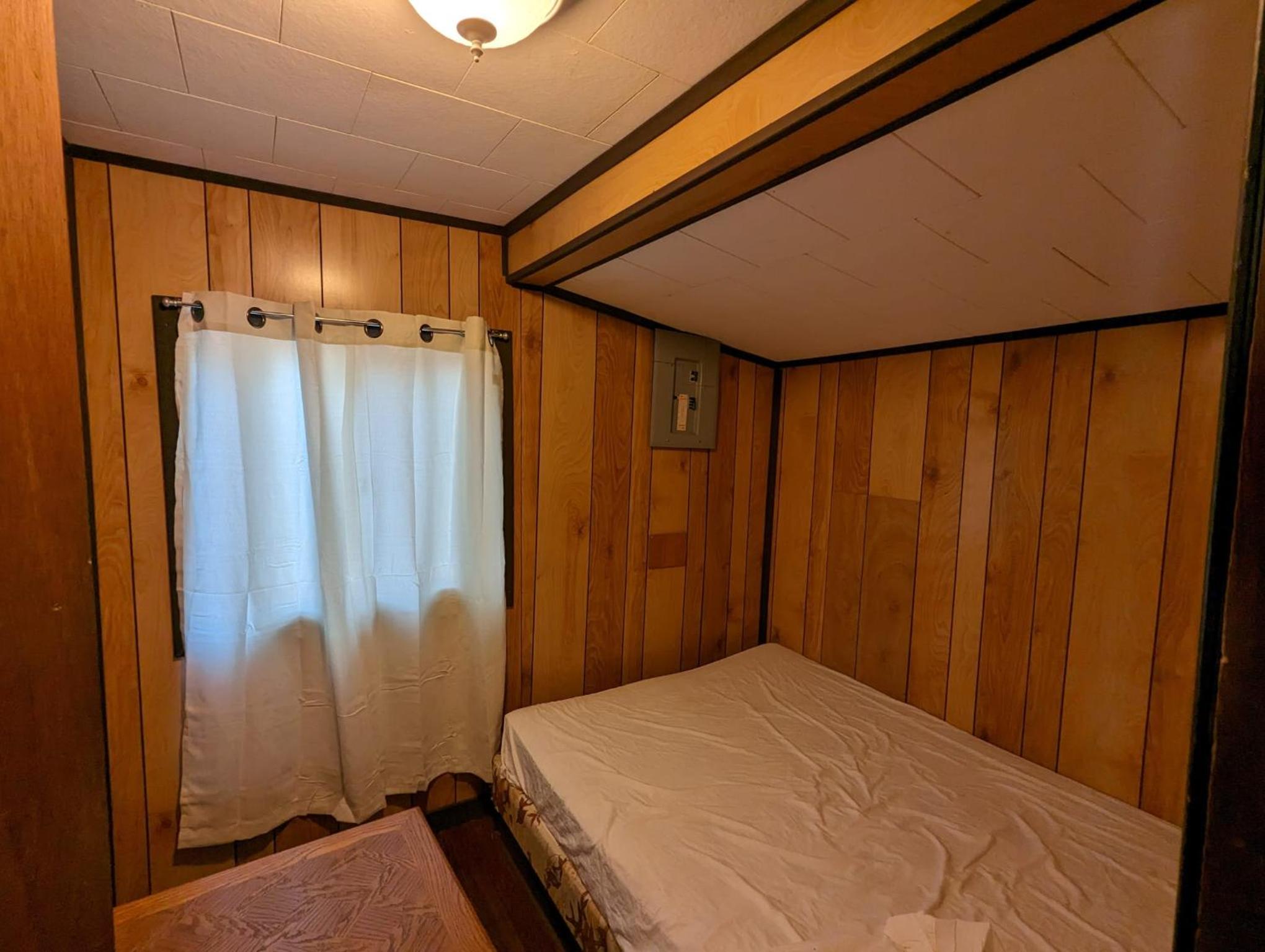 Tiny Wood Cottage 15