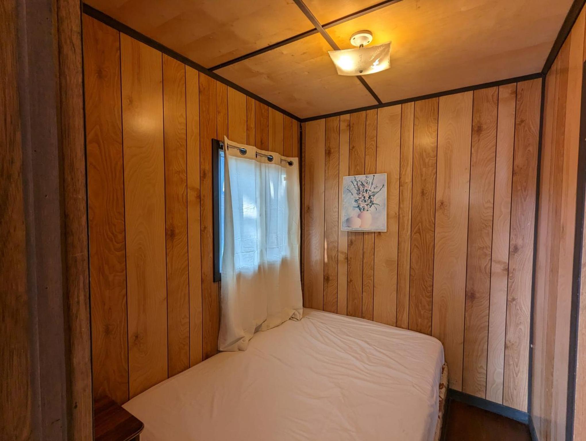 Tiny Wood Cottage 16