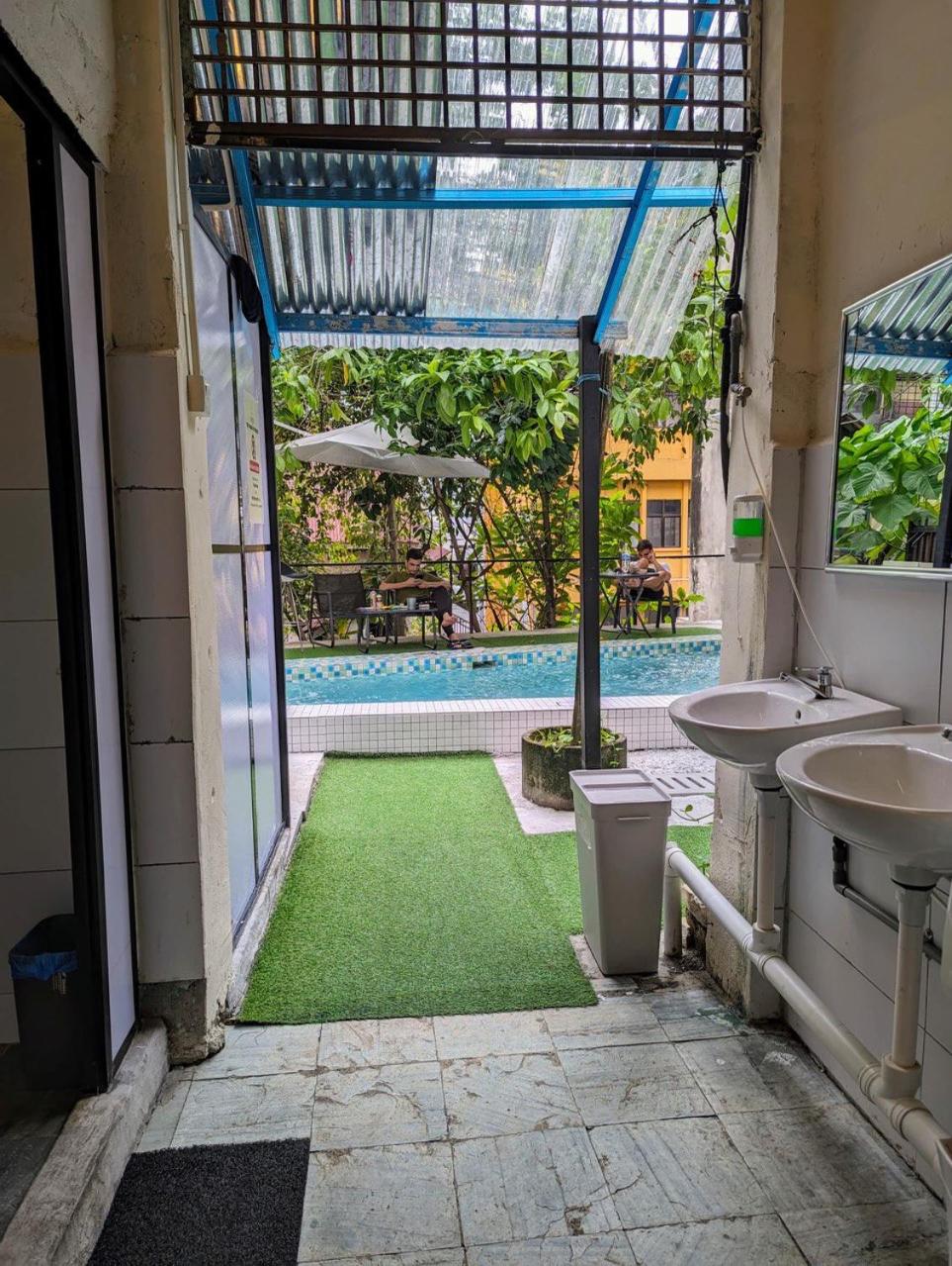 The Manor by Mingle - Poolside Access Next Door