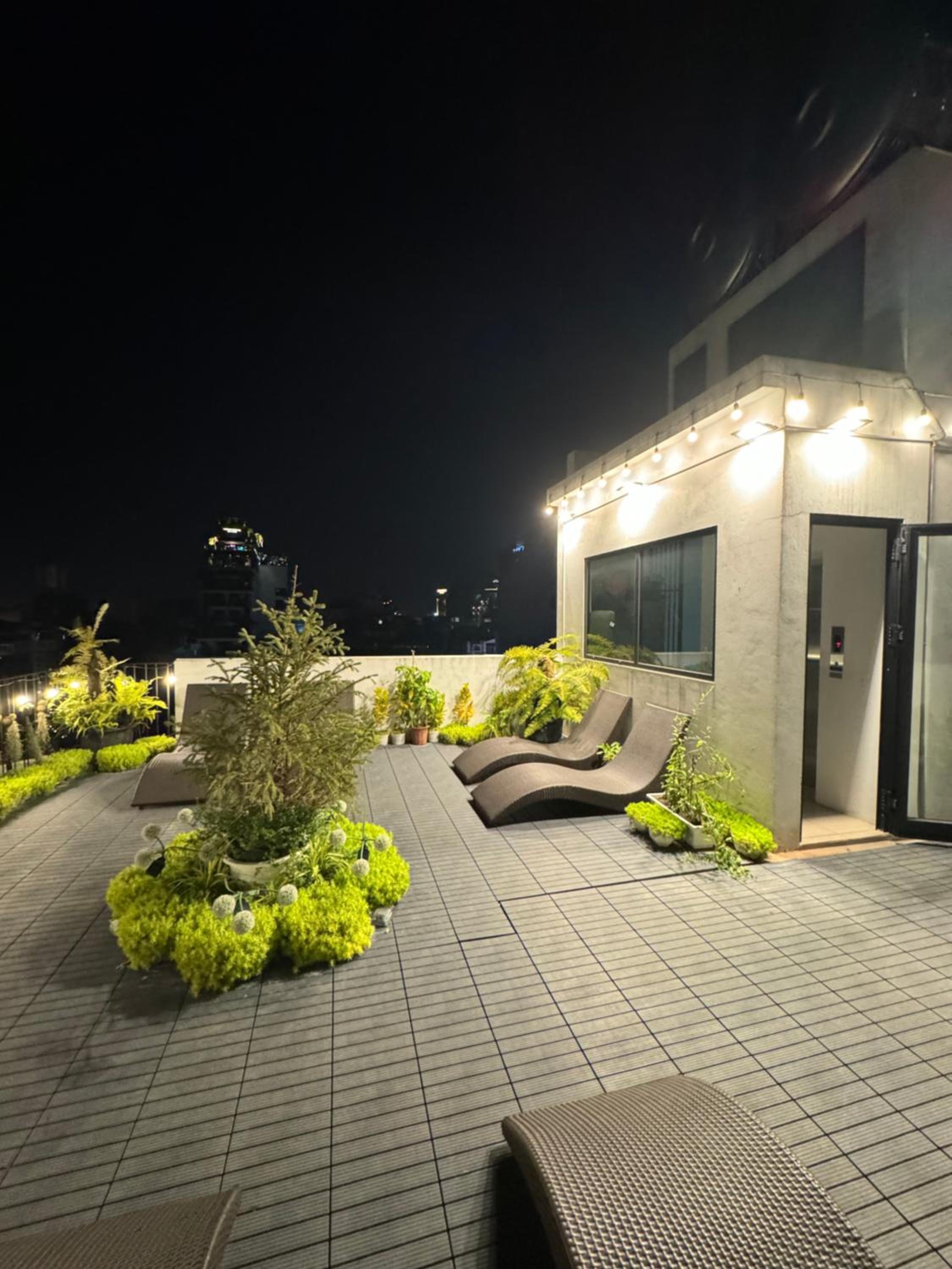 Add 17Gia Ngu 4rd floor City view elevator available
