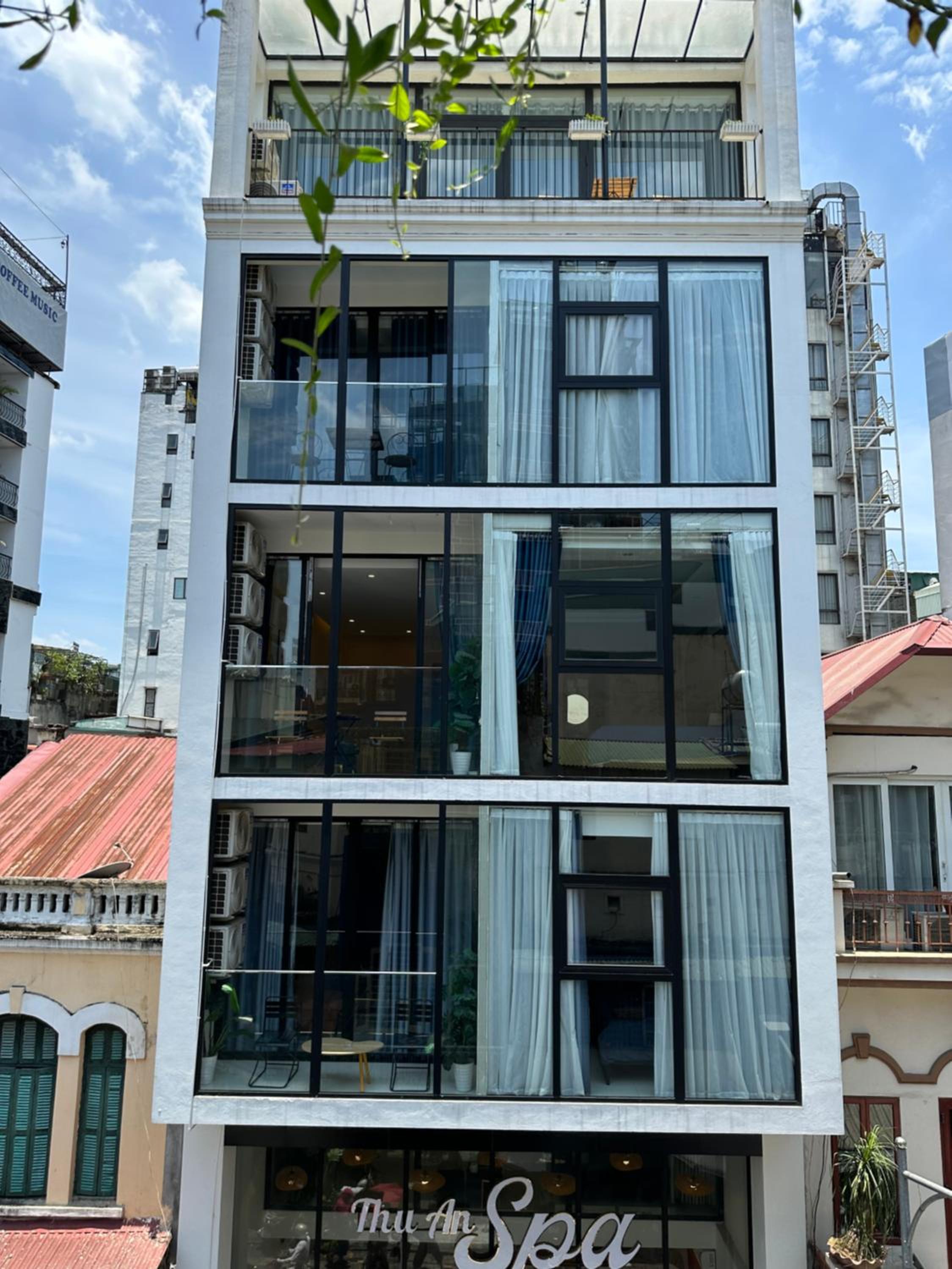 Add 17Gia Ngu 4rd floor City view elevator available