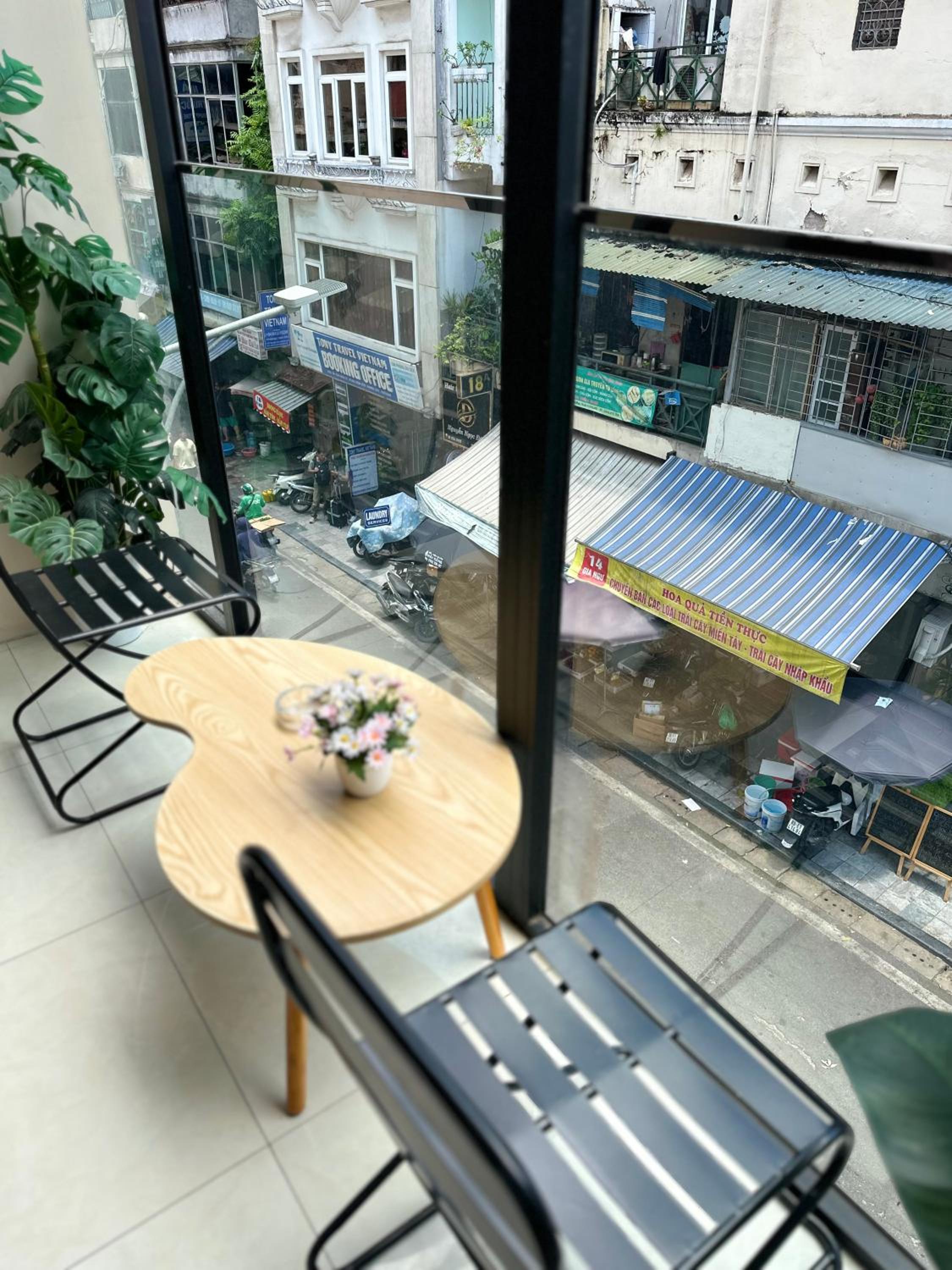 Add 17Gia Ngu 4rd floor City view elevator available