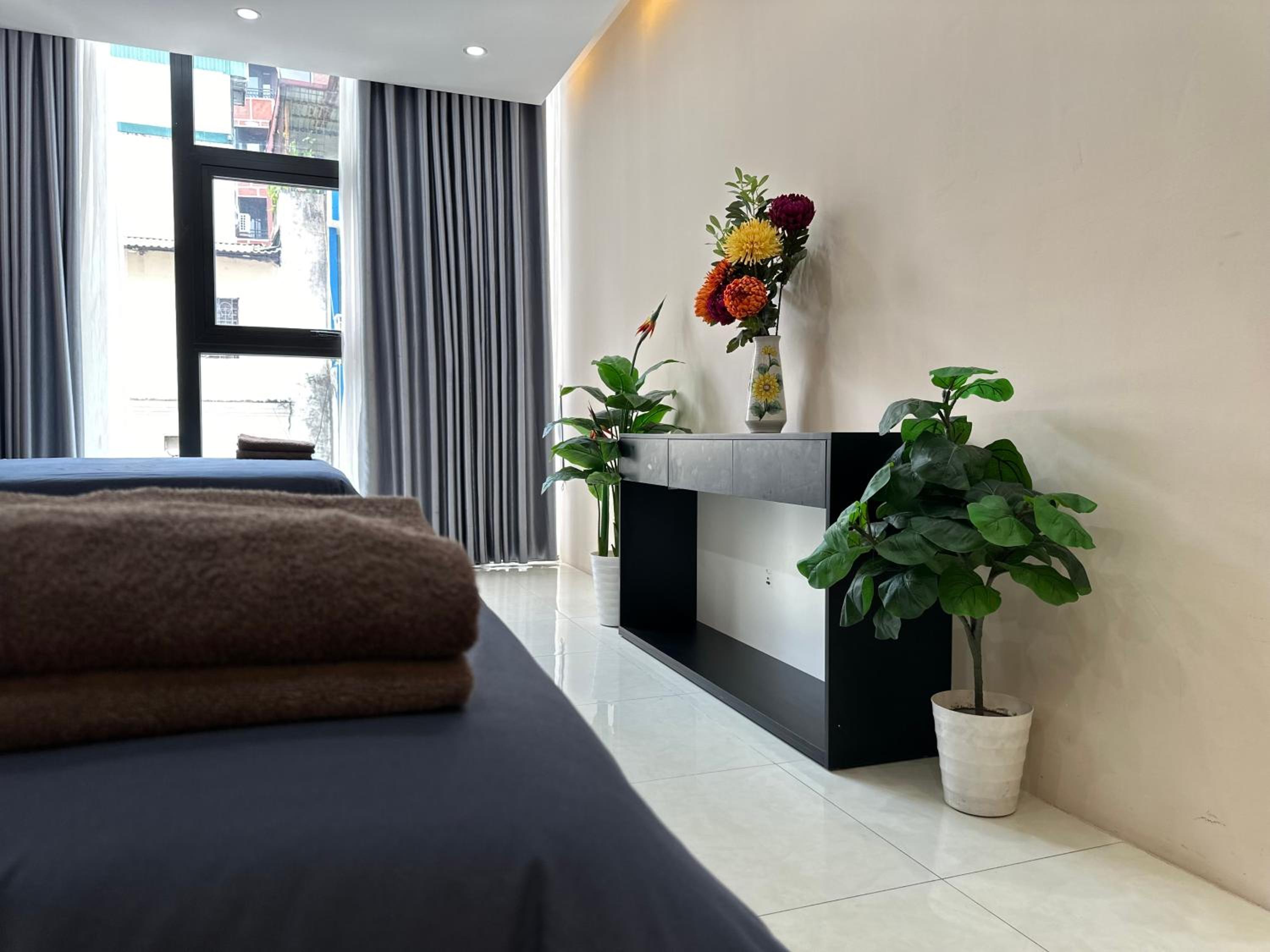 Add 17Gia Ngu 4rd floor City view elevator available