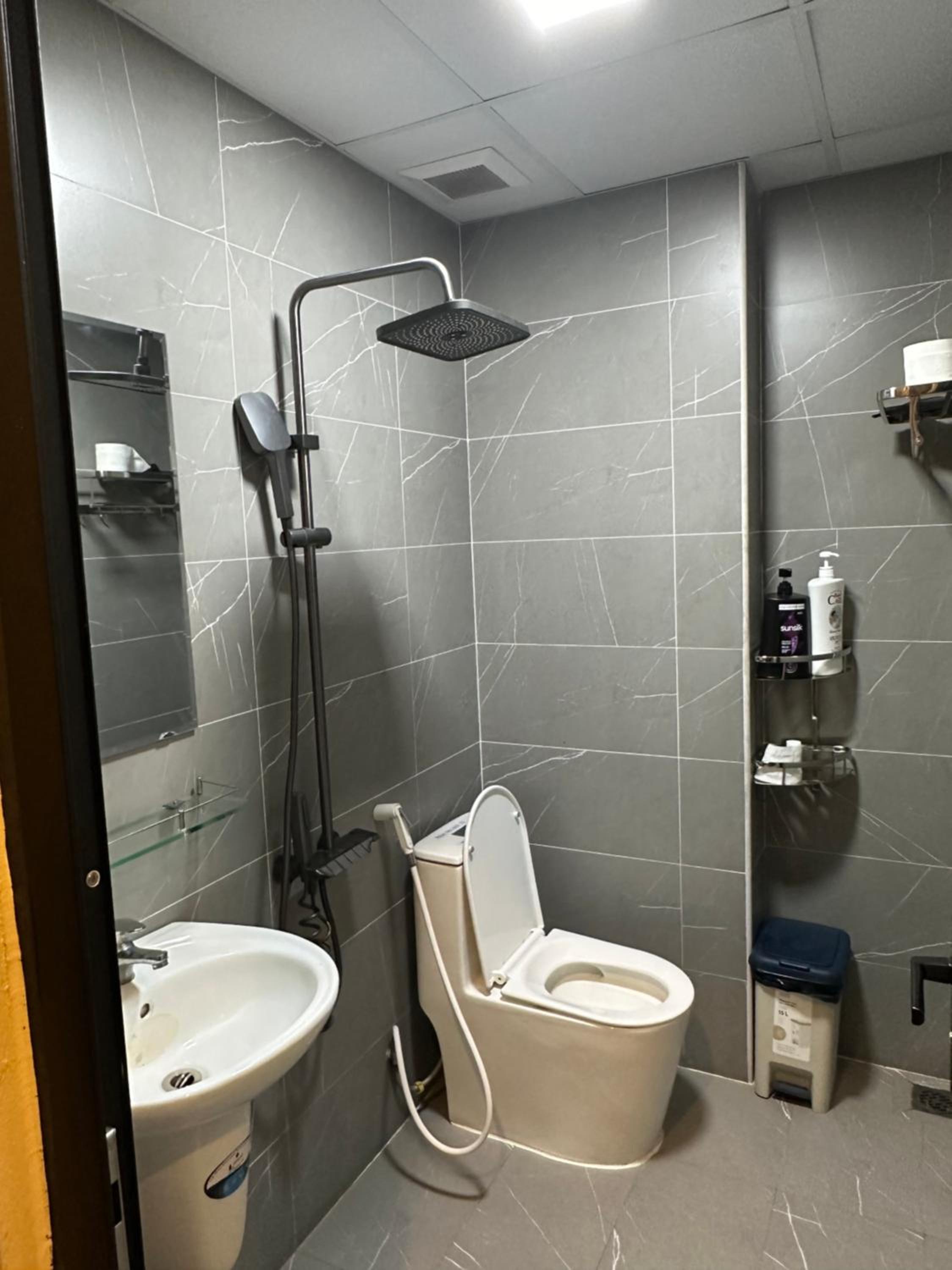 Add 17Gia Ngu 4rd floor City view elevator available