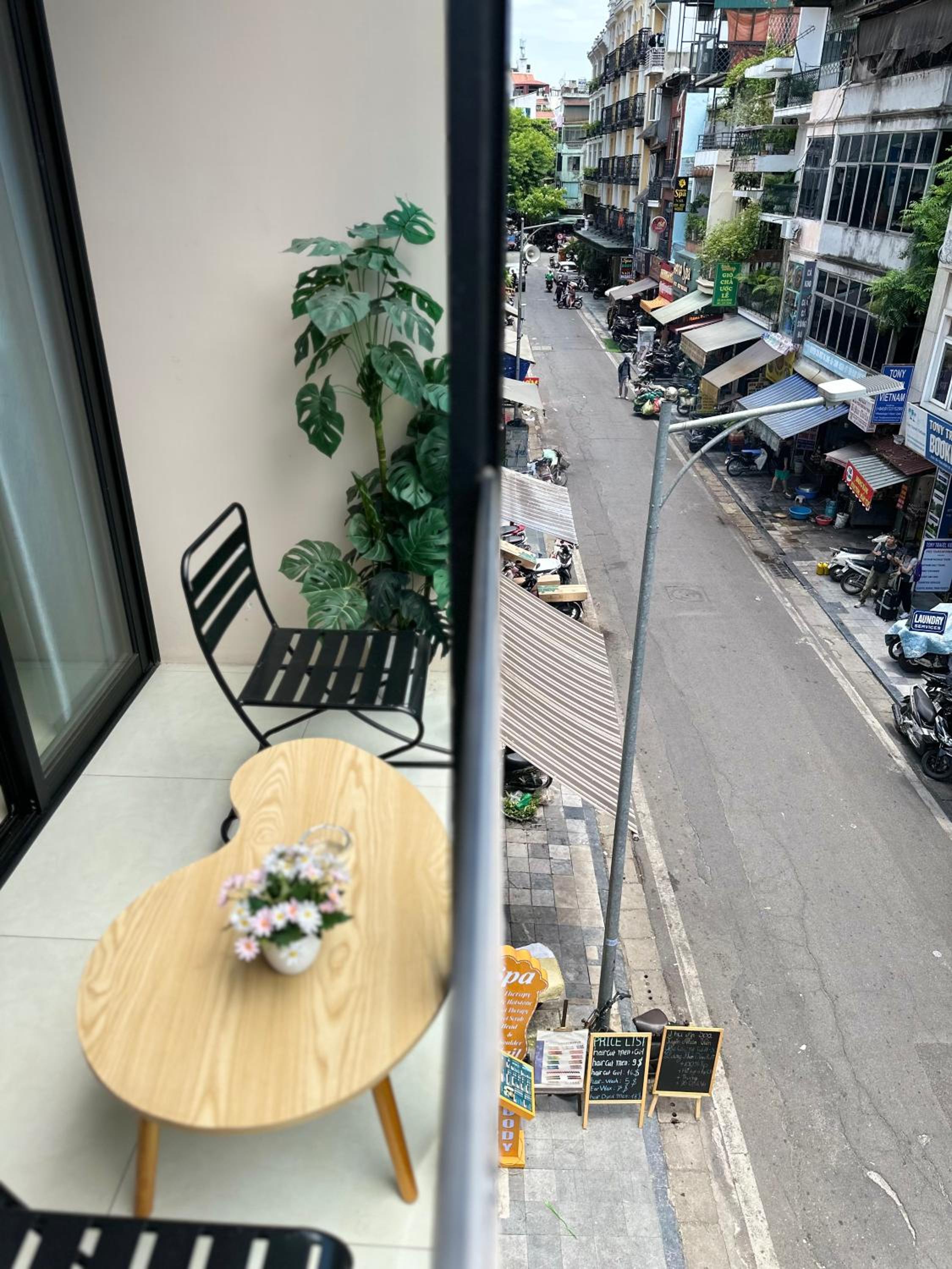 Add 17Gia Ngu 4rd floor City view elevator available