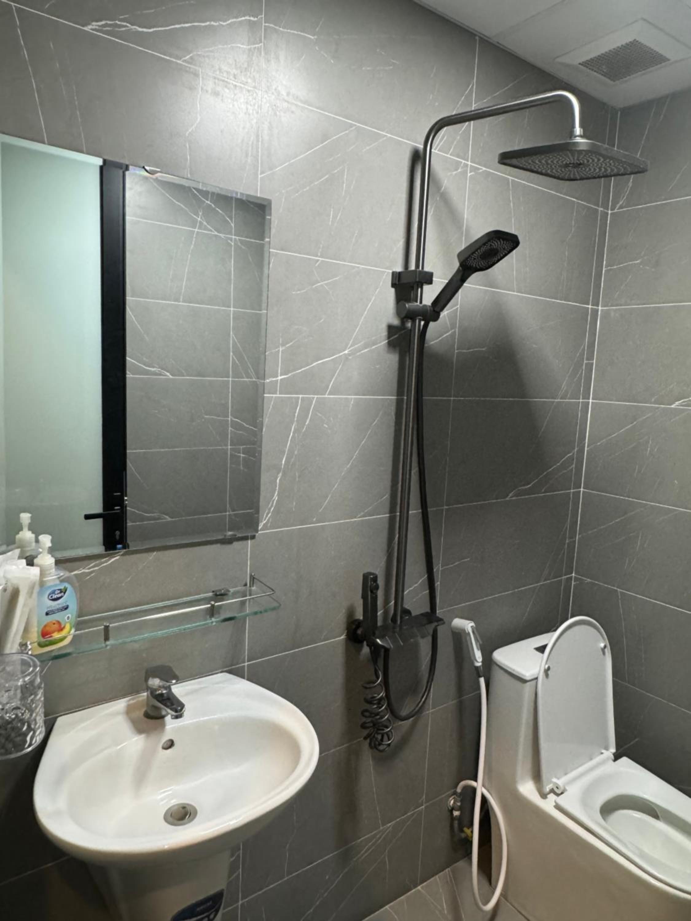 Add 17Gia Ngu 4rd floor City view elevator available