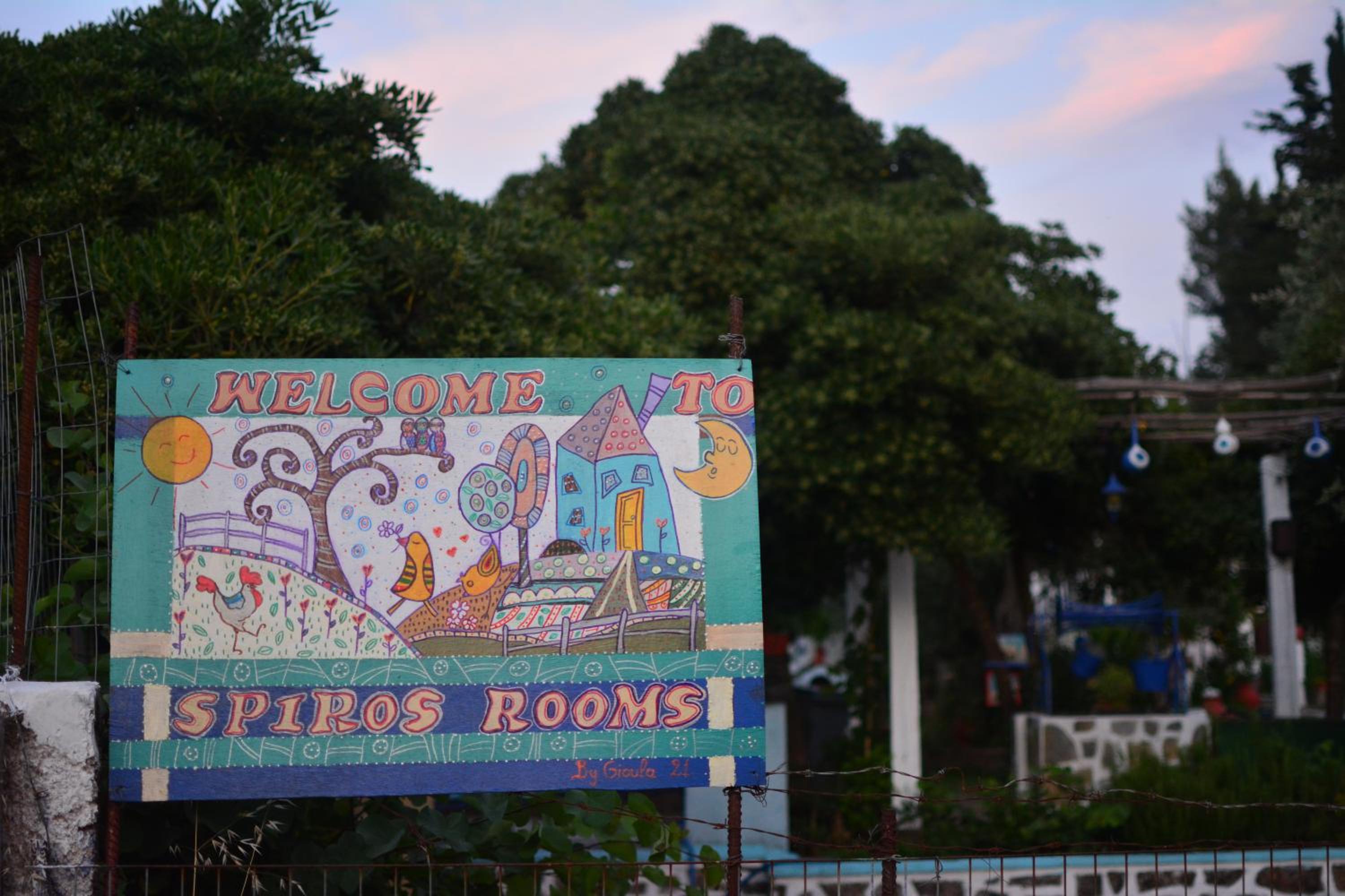 Spiros Rooms