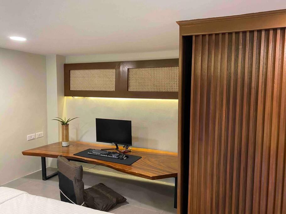 Cozy Suite with Private Bathtub, Kitchen & Parking