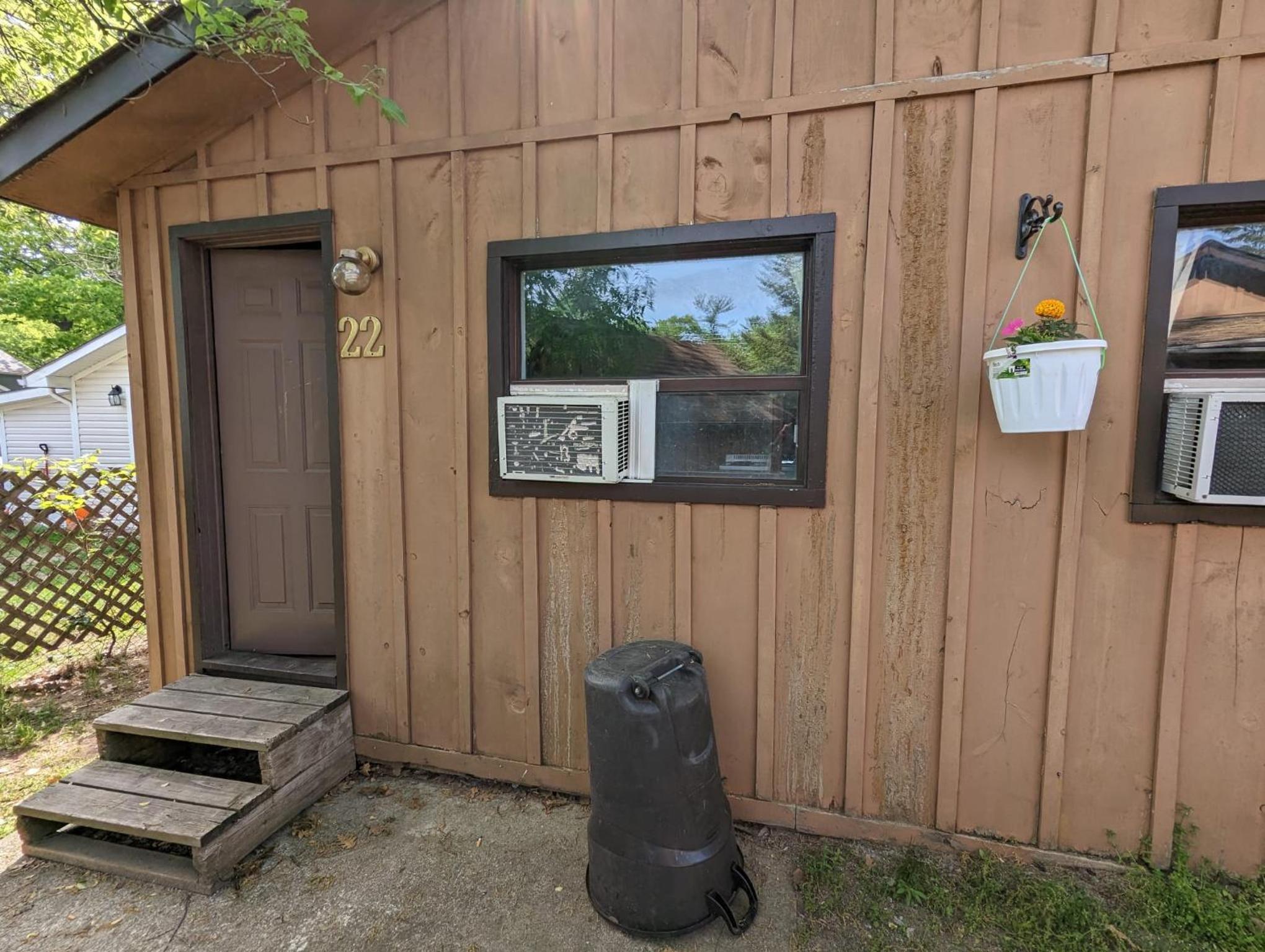 Tiny Wood Cottage 22