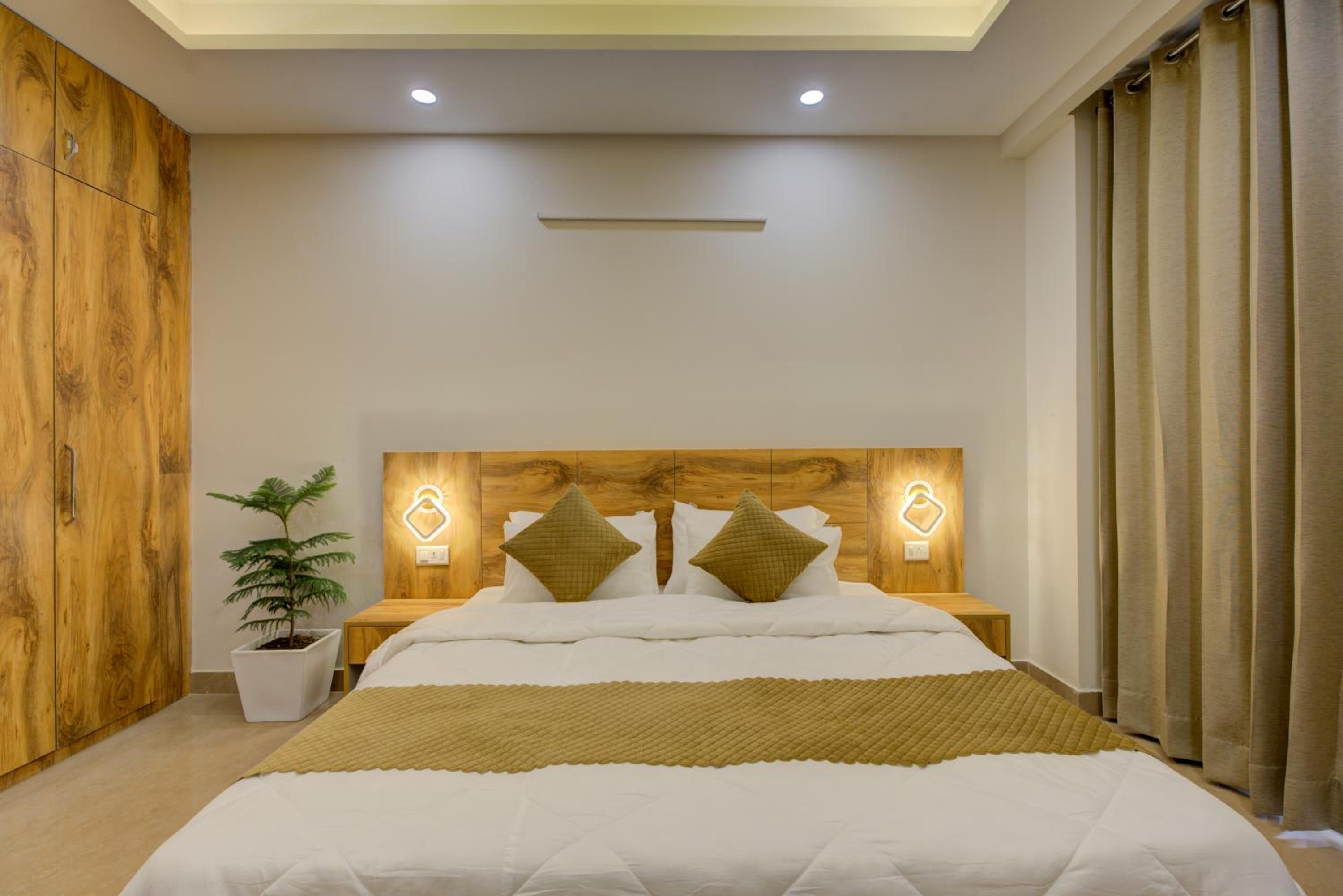 The Lodgers Luxury 1 BHK Serviced Apartment Near Golf Course Road Gurugram view 4
