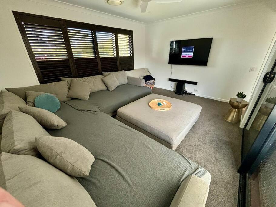 3 Bed Modern Home, Spacious Oasis & Pool