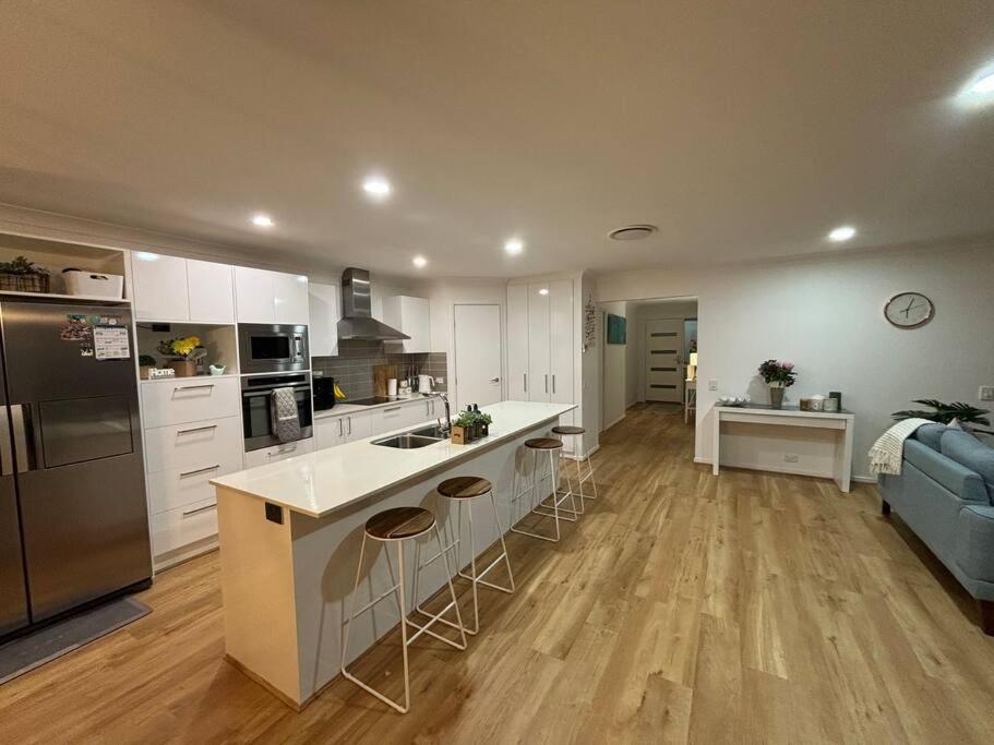 3 Bed Modern Home, Spacious Oasis & Pool