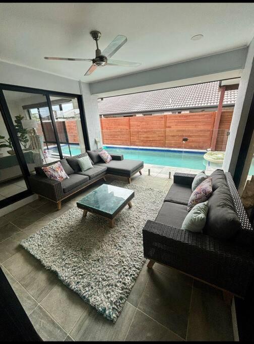 3 Bed Modern Home, Spacious Oasis & Pool