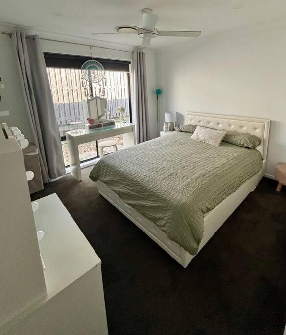3 Bed Modern Home, Spacious Oasis & Pool