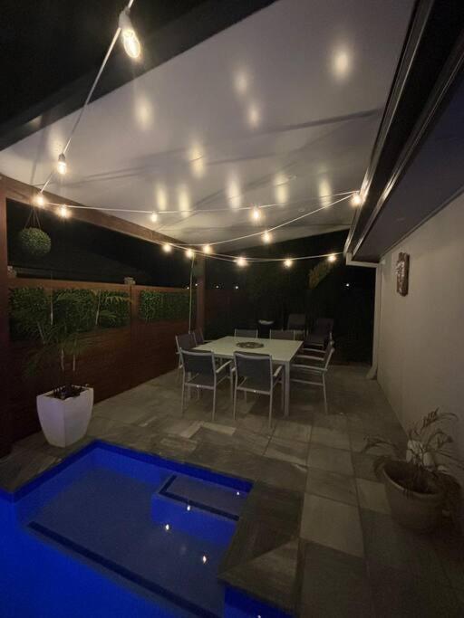 3 Bed Modern Home, Spacious Oasis & Pool