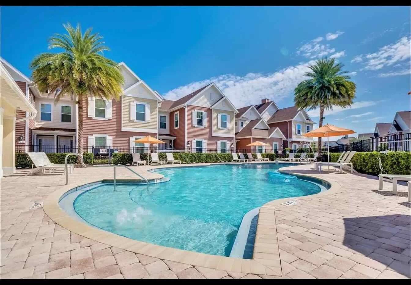 Gorgeous Townhouse 15 Min from Disney 1st Floor Steps Away from Pool