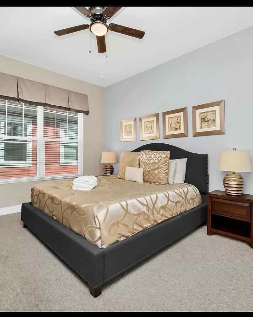 Gorgeous Townhouse 15 Min from Disney 1st Floor Steps Away from Pool
