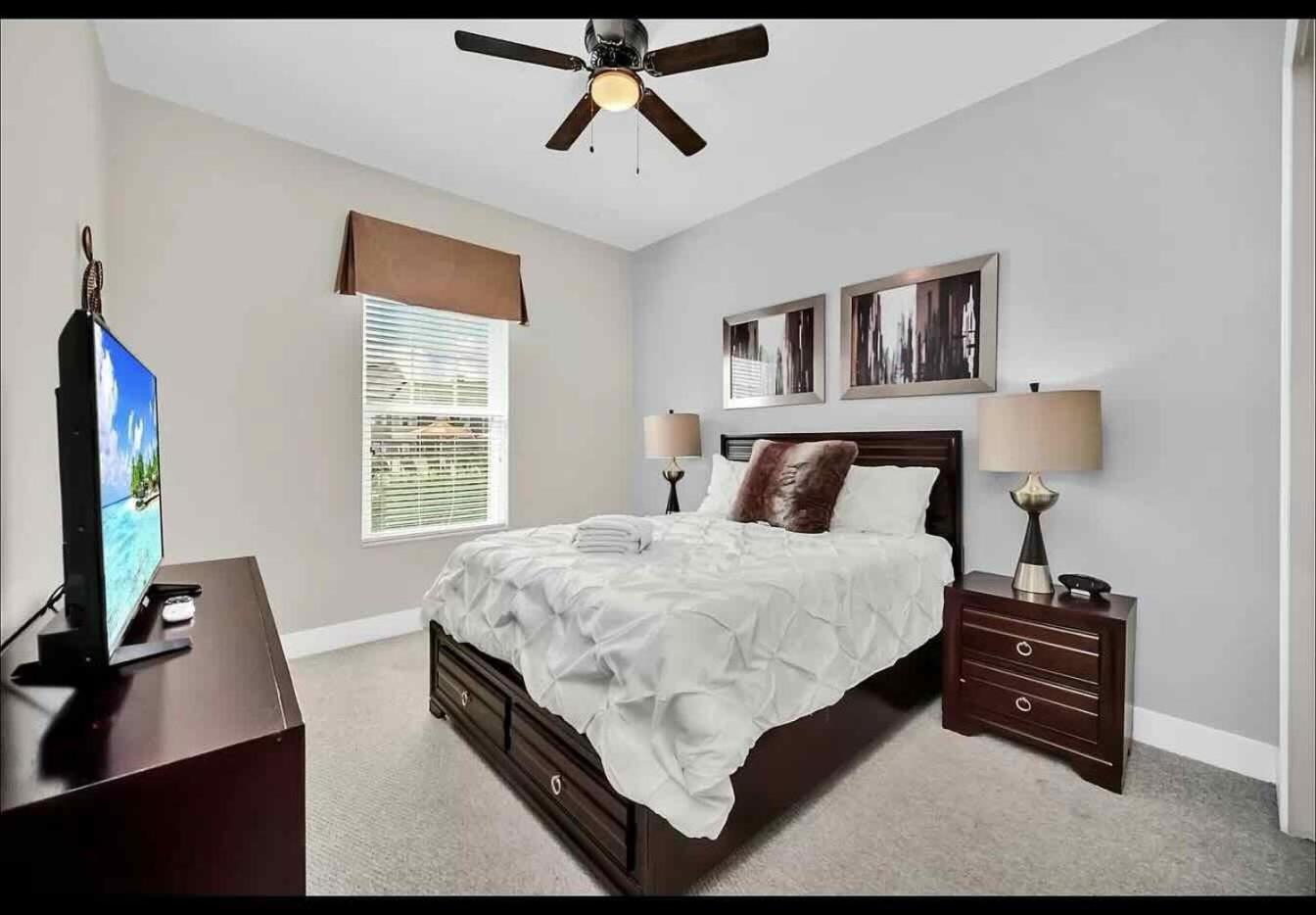 Gorgeous Townhouse 15 Min from Disney 1st Floor Steps Away from Pool