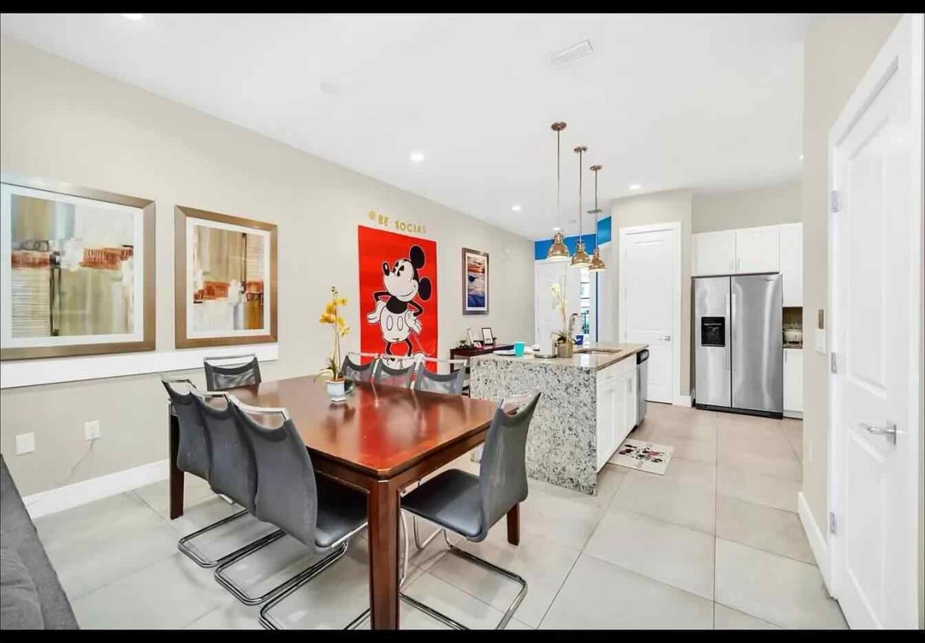Gorgeous Townhouse 15 Min from Disney 1st Floor Steps Away from Pool