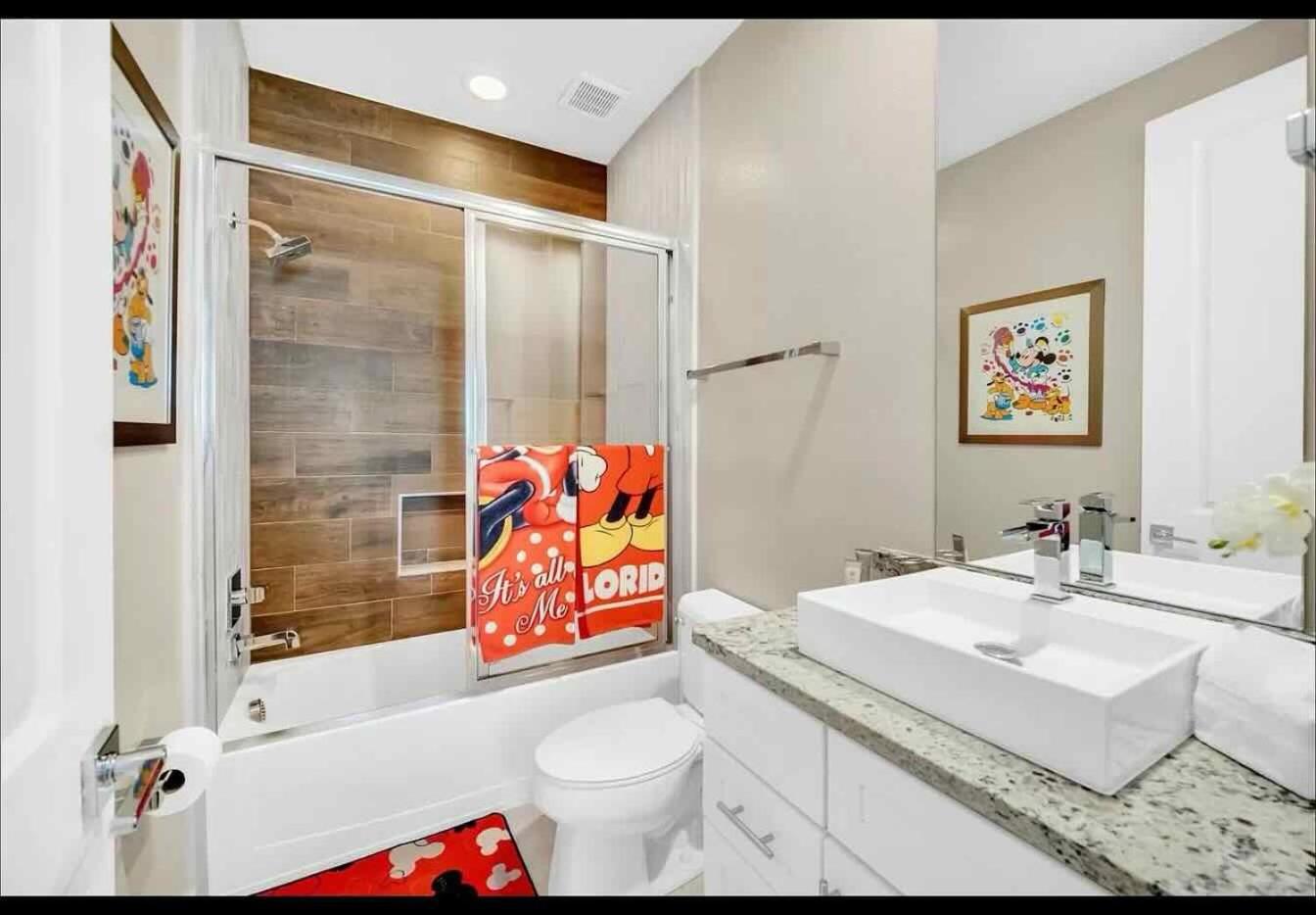 Gorgeous Townhouse 15 Min from Disney 1st Floor Steps Away from Pool